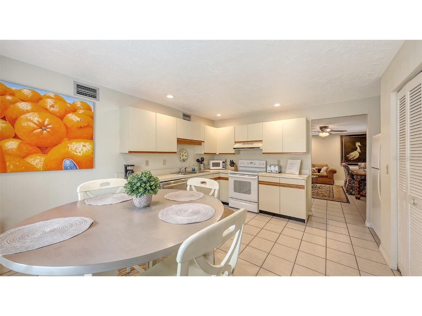 126/128 Avenida Veneccia Sarasota FL 34242 A4673661 image13