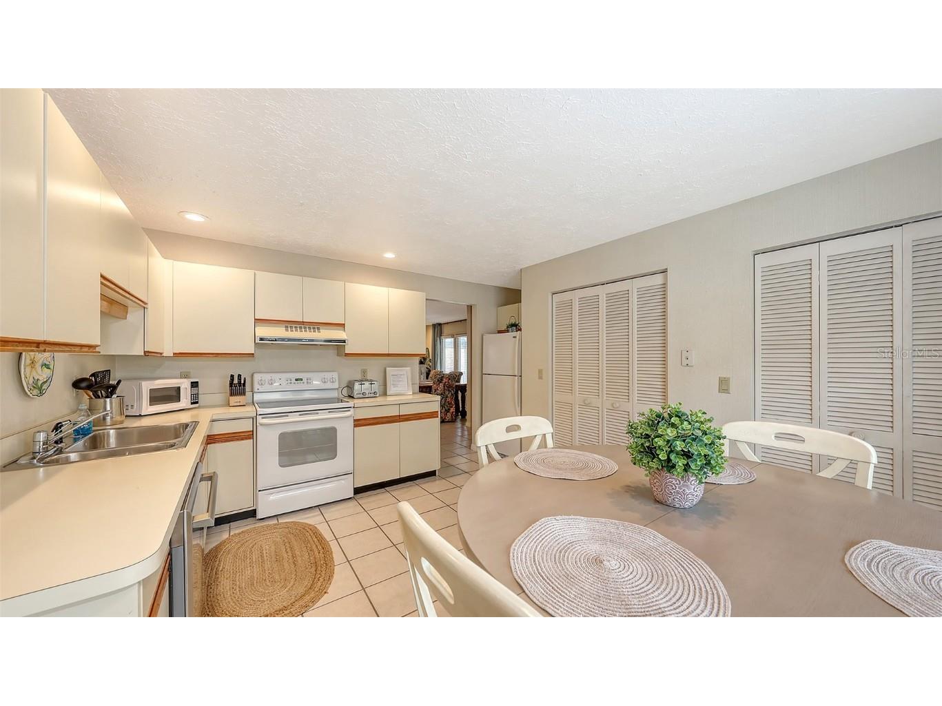 126/128 Avenida Veneccia Sarasota FL 34242 A4673661 image14