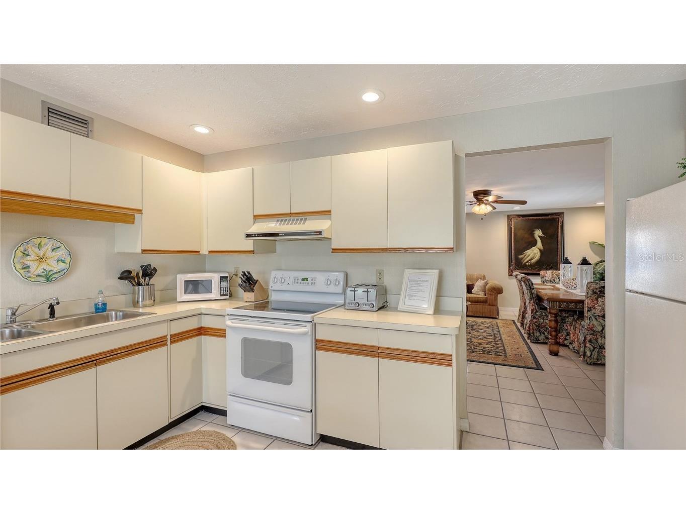 126/128 Avenida Veneccia Sarasota FL 34242 A4673661 image17