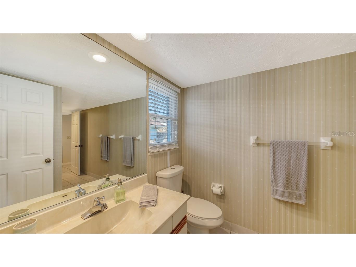 126/128 Avenida Veneccia Sarasota FL 34242 A4673661 image22
