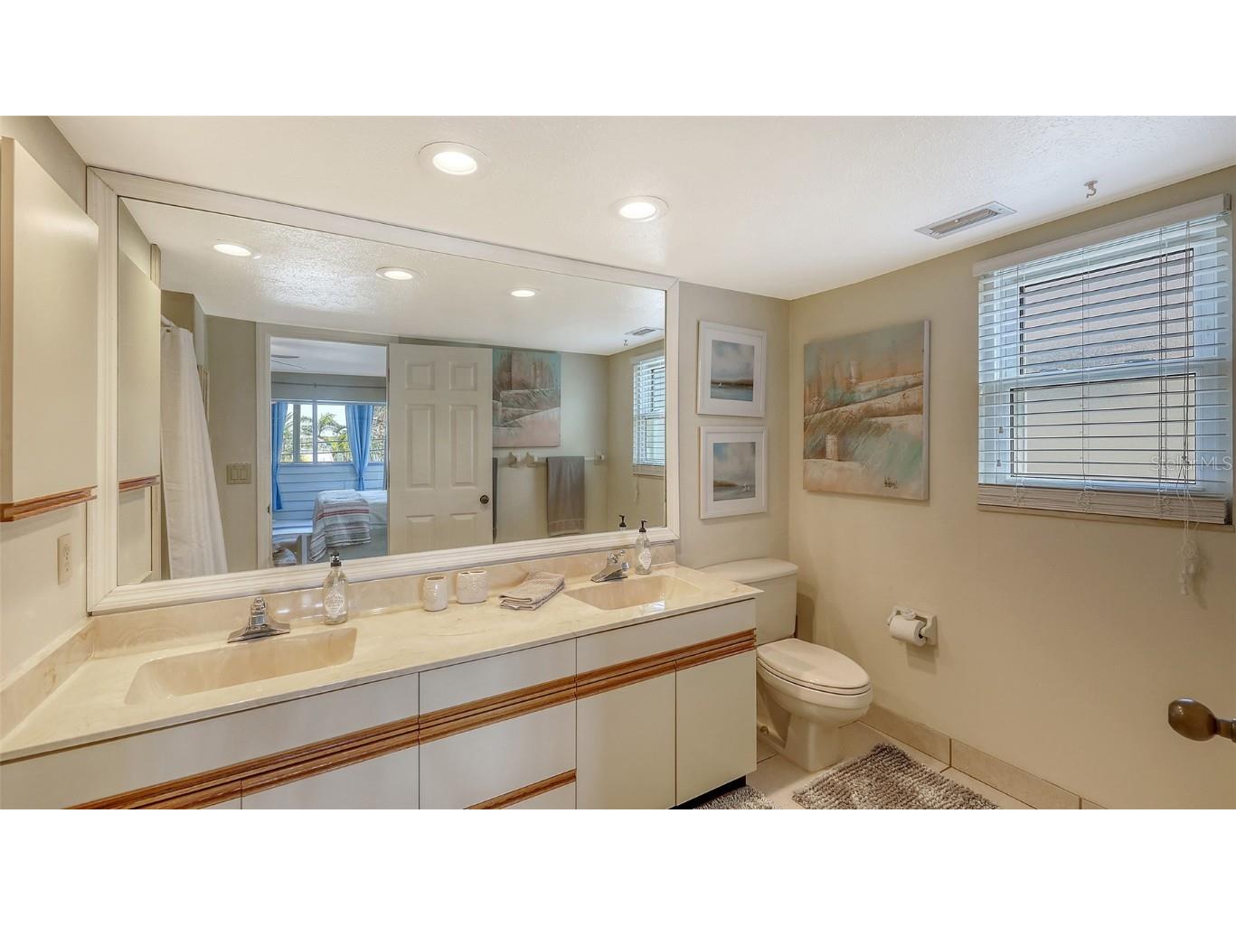 126/128 Avenida Veneccia Sarasota FL 34242 A4673661 image28