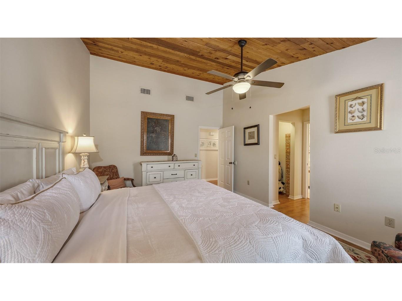 126/128 Avenida Veneccia Sarasota FL 34242 A4673661 image36