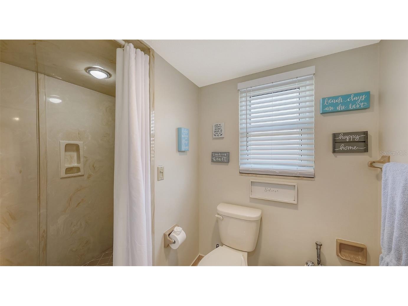 126/128 Avenida Veneccia Sarasota FL 34242 A4673661 image40