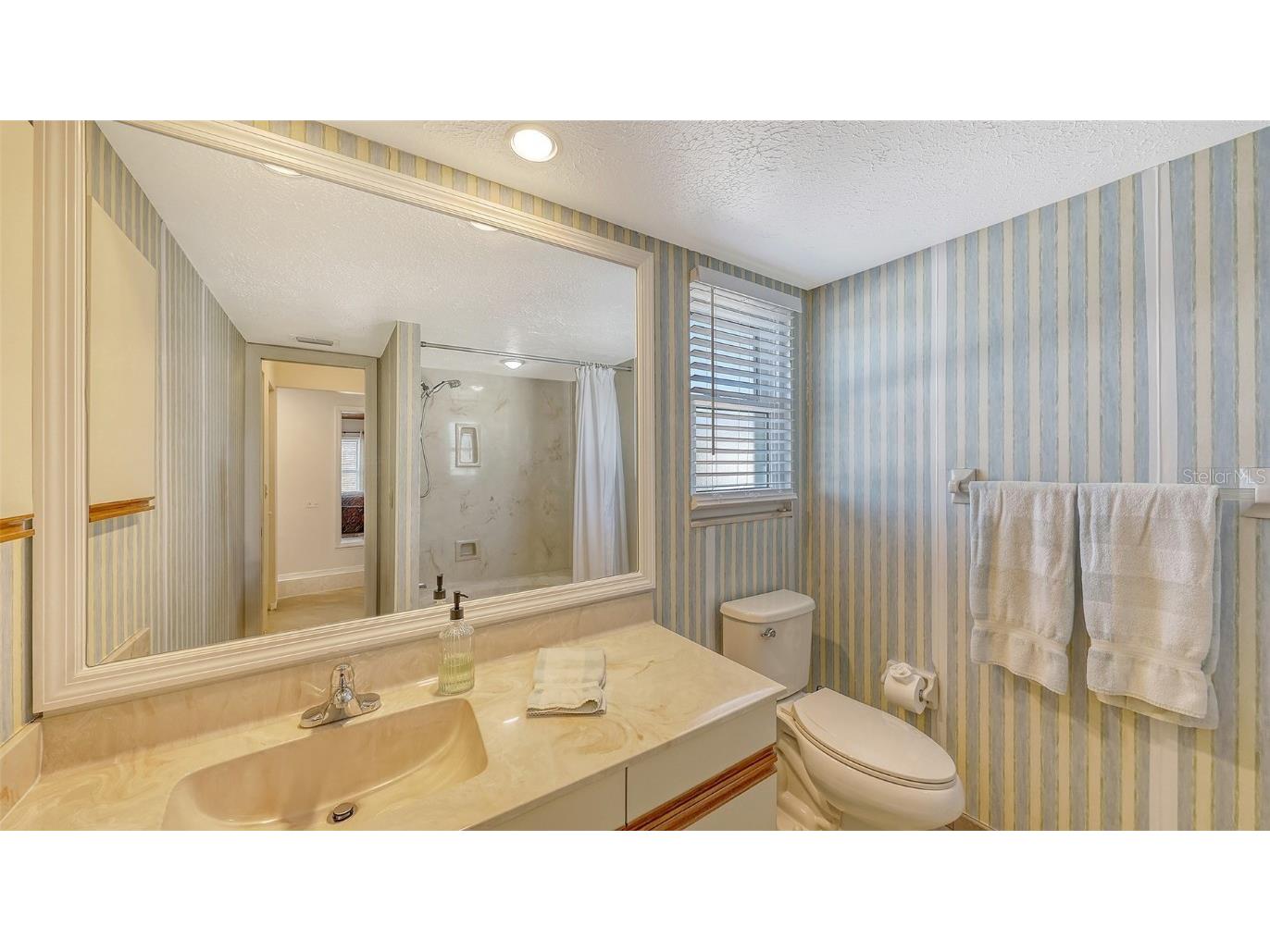 126/128 Avenida Veneccia Sarasota FL 34242 A4673661 image45