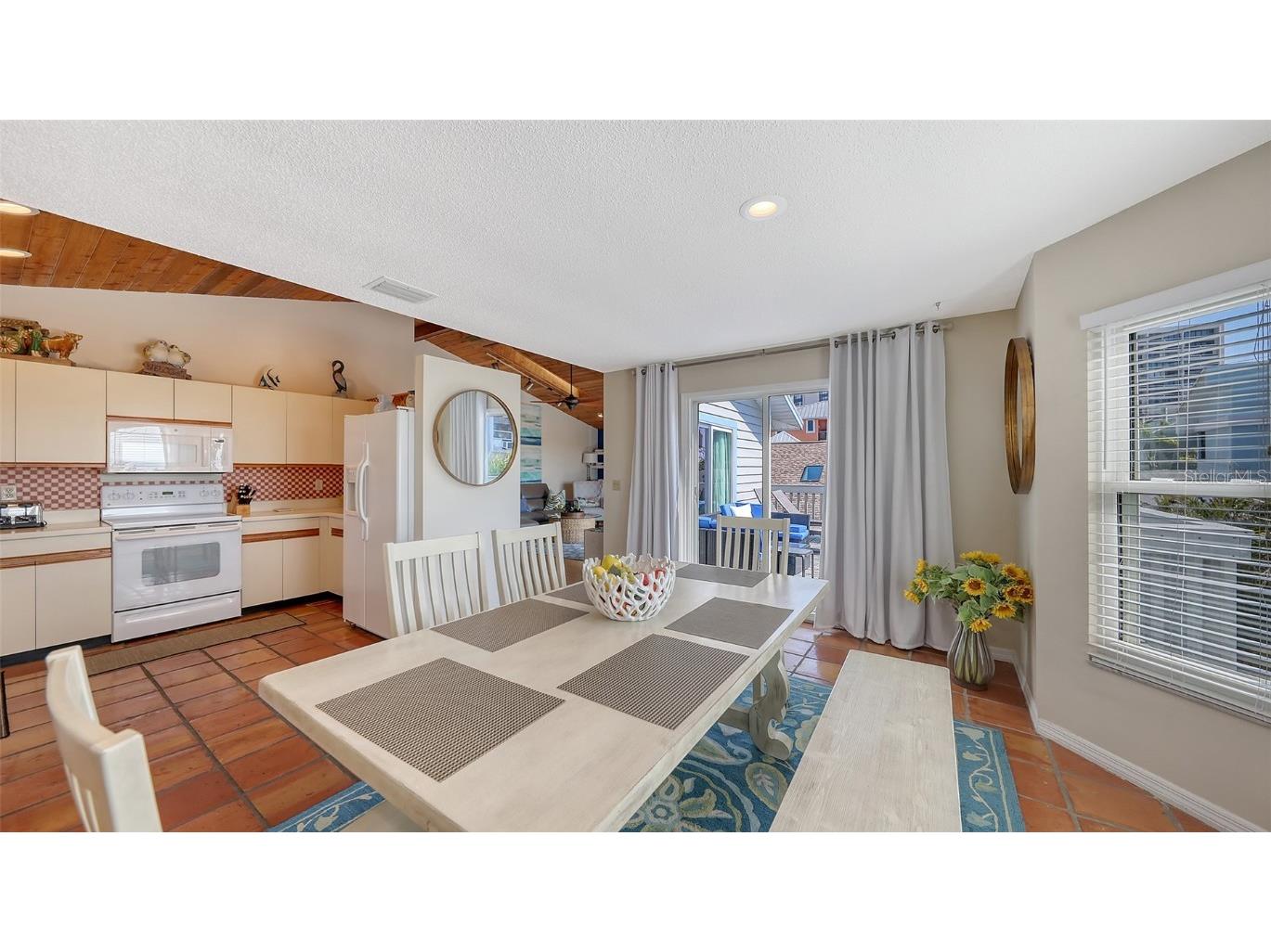 126/128 Avenida Veneccia Sarasota FL 34242 A4673661 image52