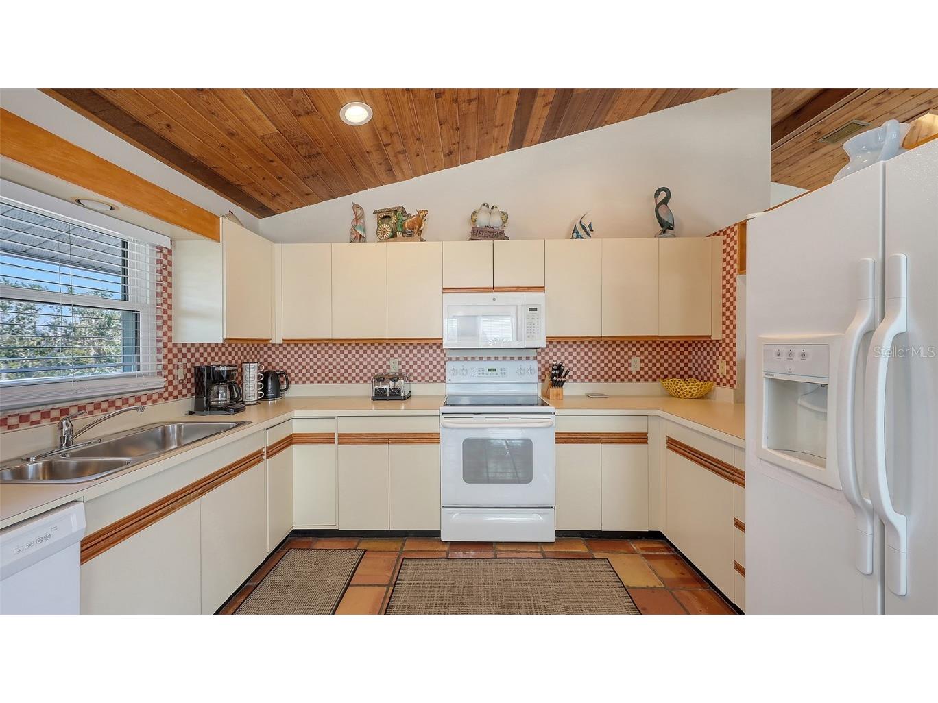 126/128 Avenida Veneccia Sarasota FL 34242 A4673661 image55