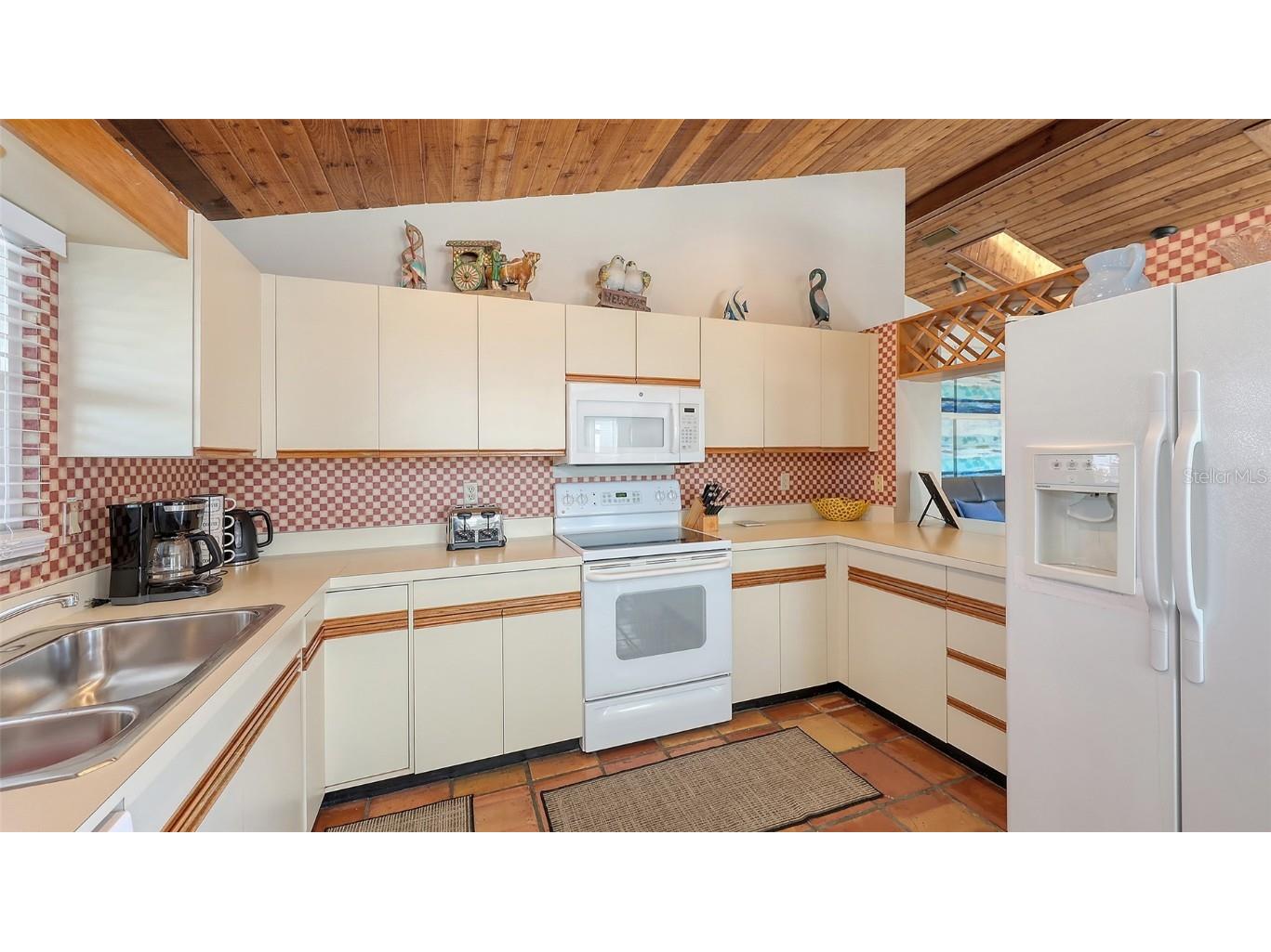 126/128 Avenida Veneccia Sarasota FL 34242 A4673661 image56