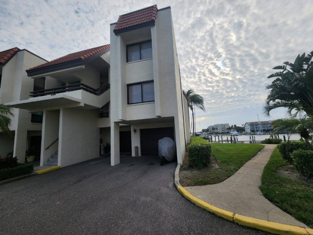 126 1st Street E #210 Tierra Verde FL 33715 - BOCA CIEGA BAY O6079982 image1