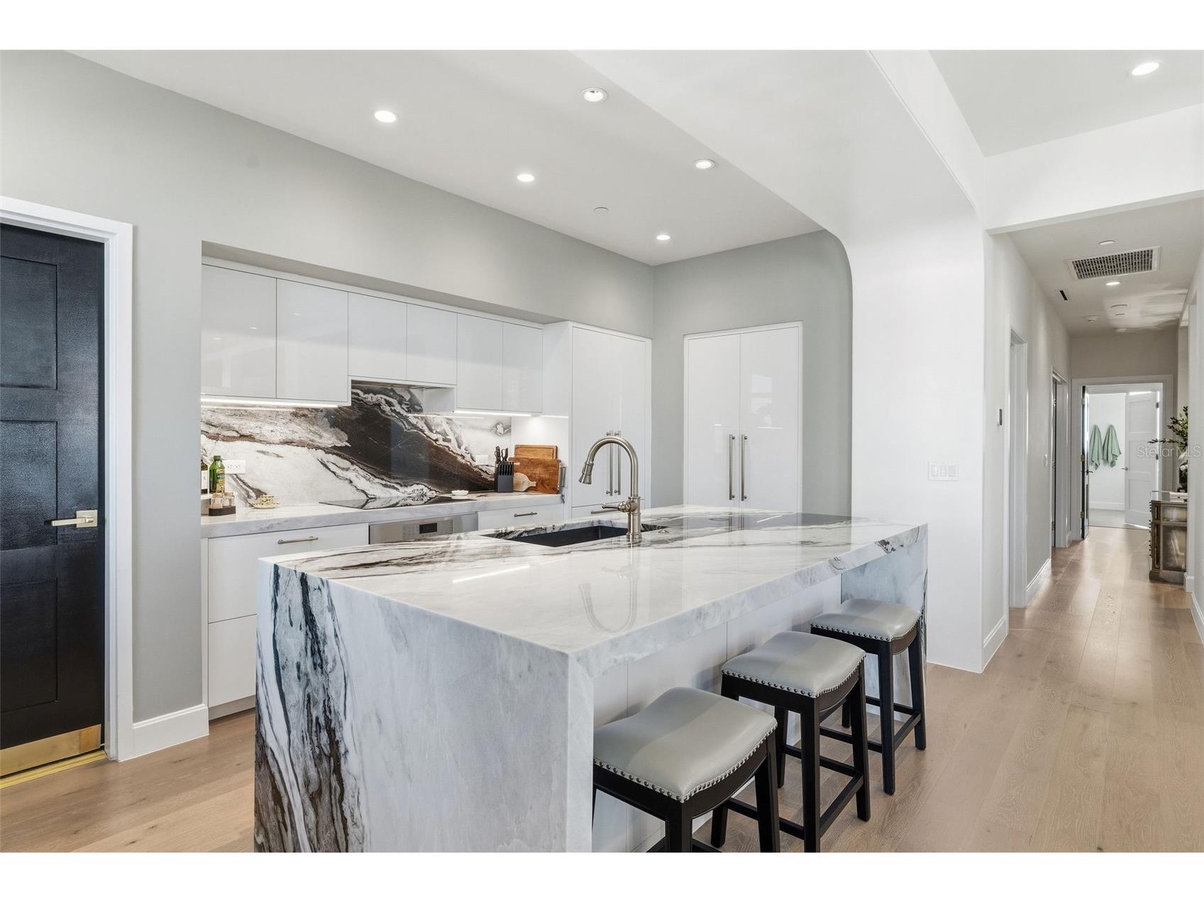 126 4th Avenue NE #1401 Saint Petersburg FL 33701 TB8490704 image5