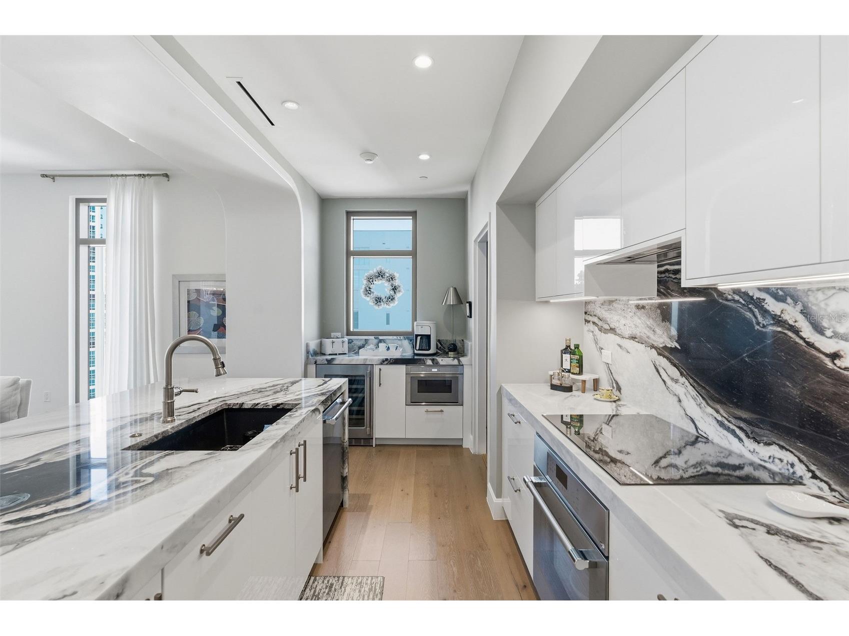 126 4th Avenue NE #1401 Saint Petersburg FL 33701 TB8490704 image6