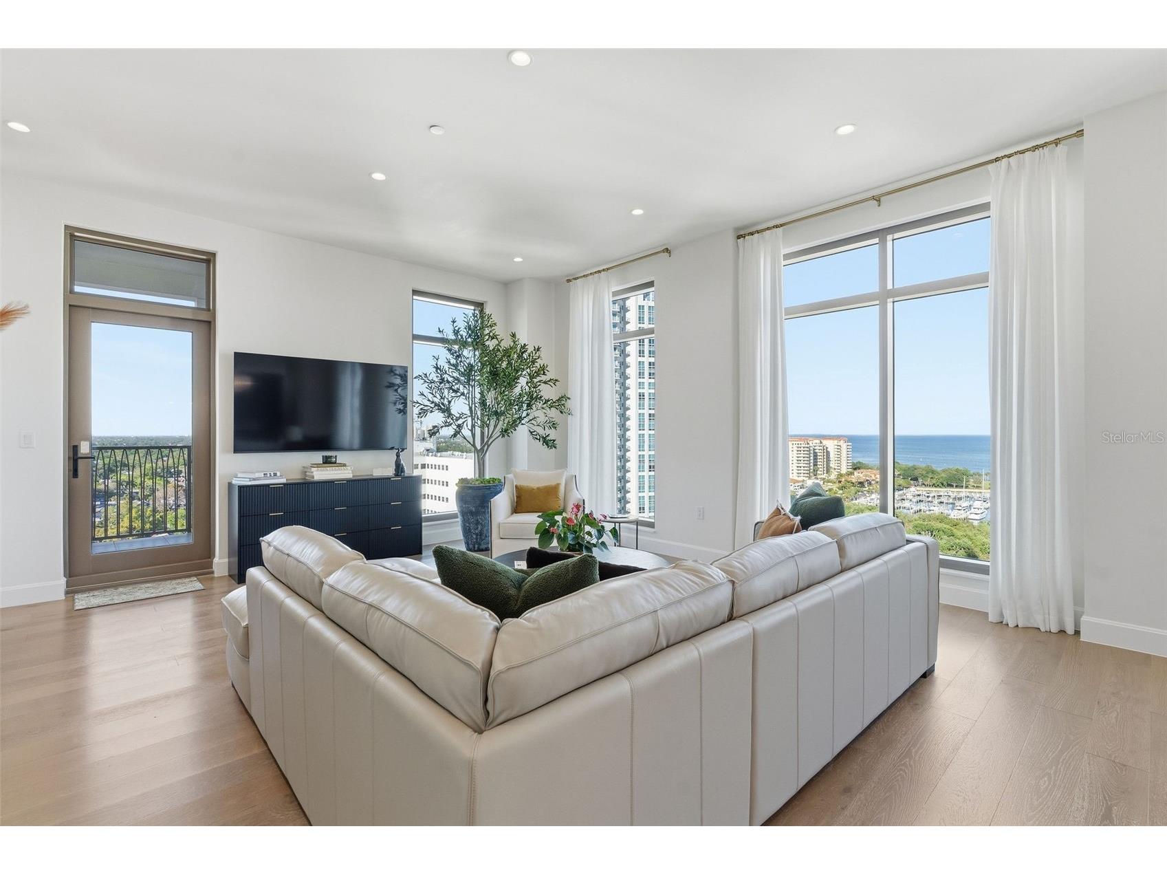 126 4th Avenue NE #1401 Saint Petersburg FL 33701 TB8490704 image8