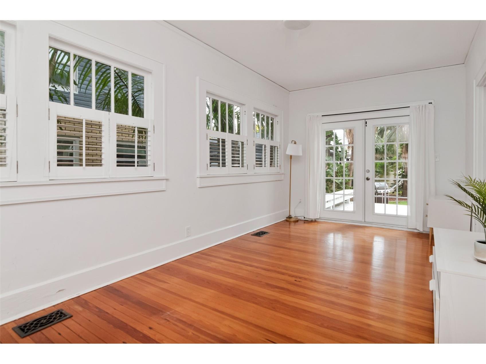 126 8th Avenue NE Saint Petersburg FL 33701 TB8527120 image12