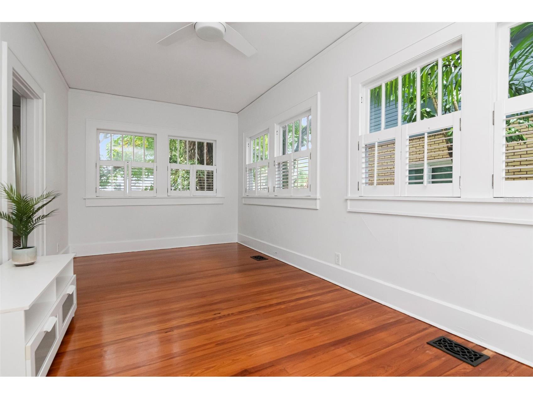 126 8th Avenue NE Saint Petersburg FL 33701 TB8527120 image15
