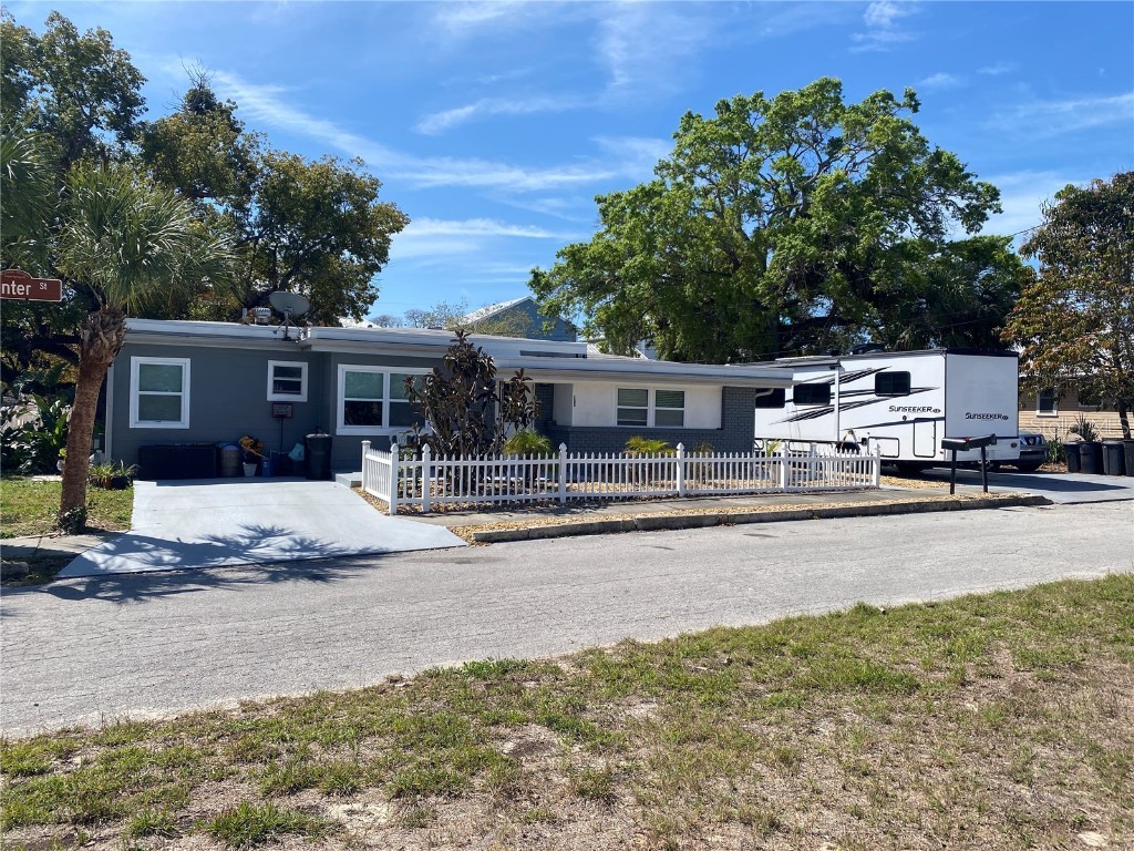 126 E Center Street Tarpon Springs FL 34689 TB8361278 image1