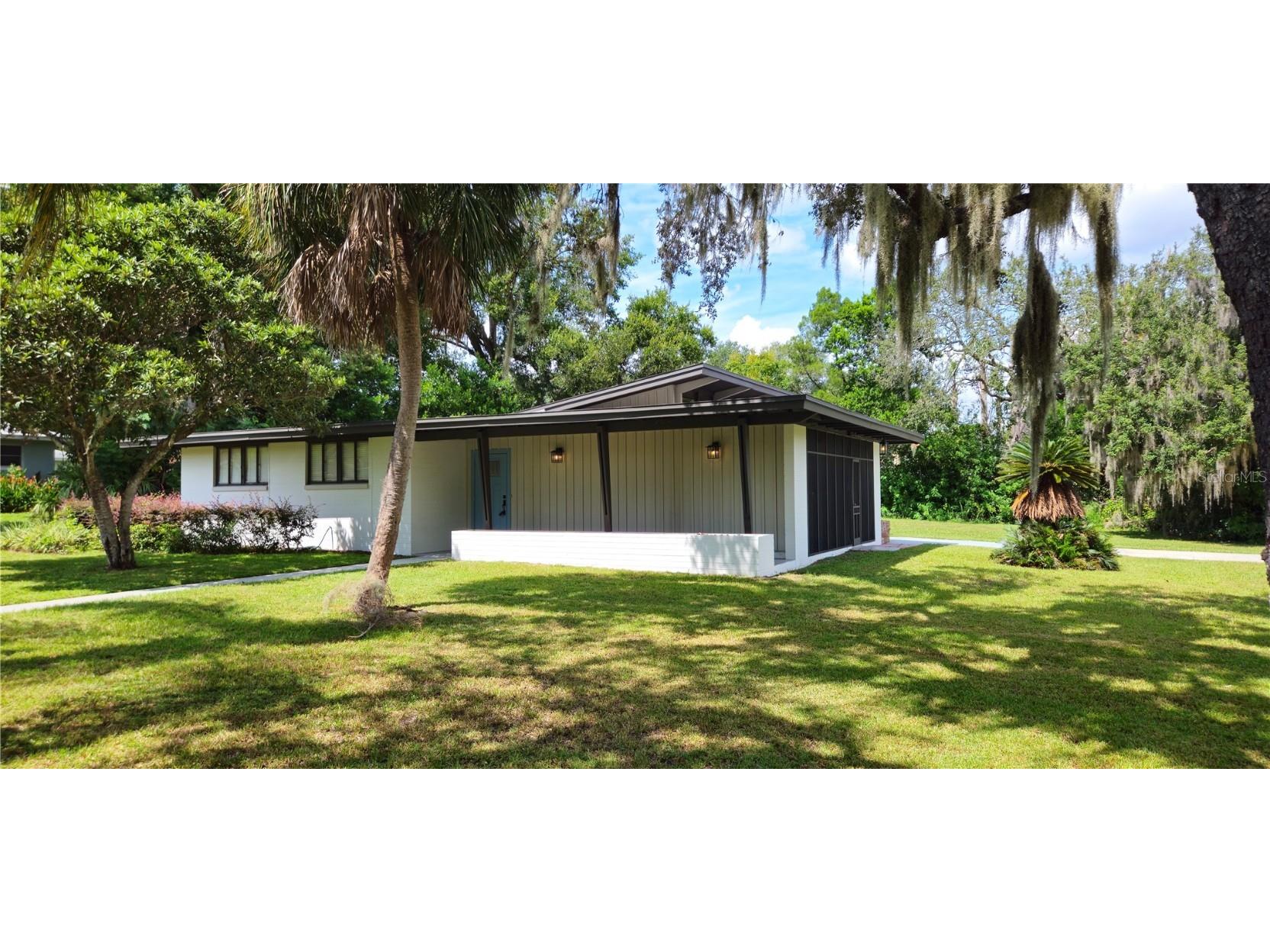 126 E Cypress Avenue Howey In The Hills FL 34737 O6345821 image3