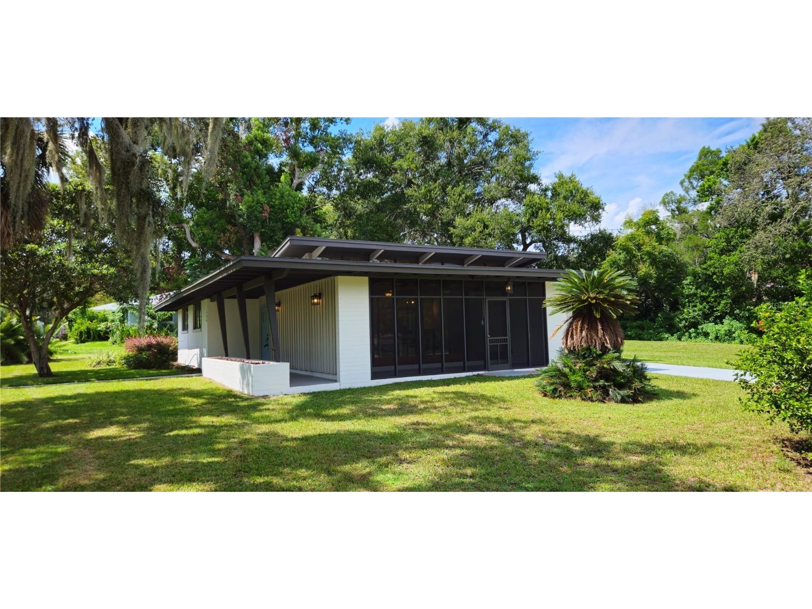 126 E Cypress Avenue Howey In The Hills FL 34737 O6345821 image4