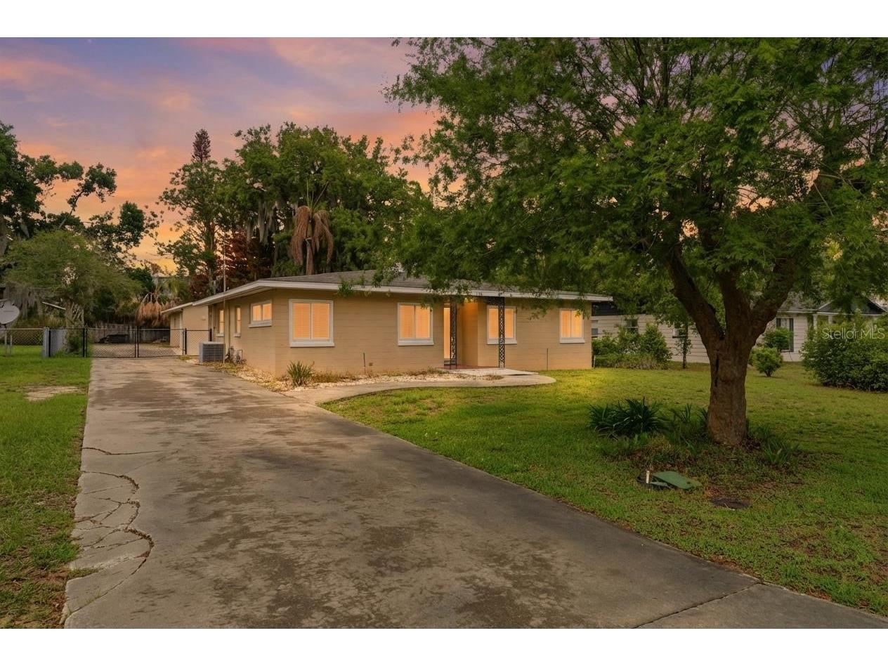 126 E Magnolia Avenue Howey In The Hills FL 34737 - LITTLE LAKE HARRIS G5110848 image1