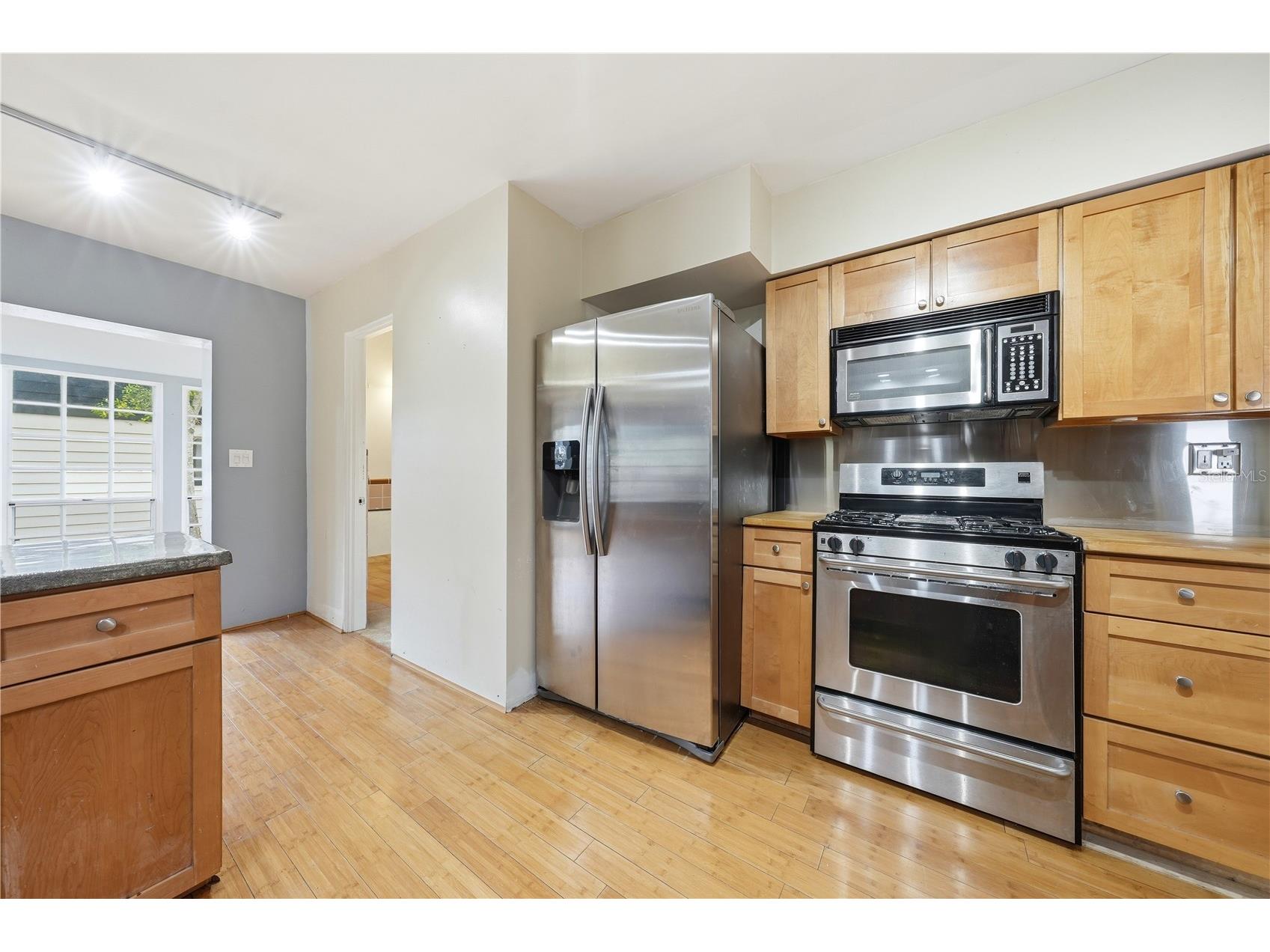 126 E Magnolia Avenue Howey In The Hills FL 34737 - LITTLE LAKE HARRIS G5110848 image13
