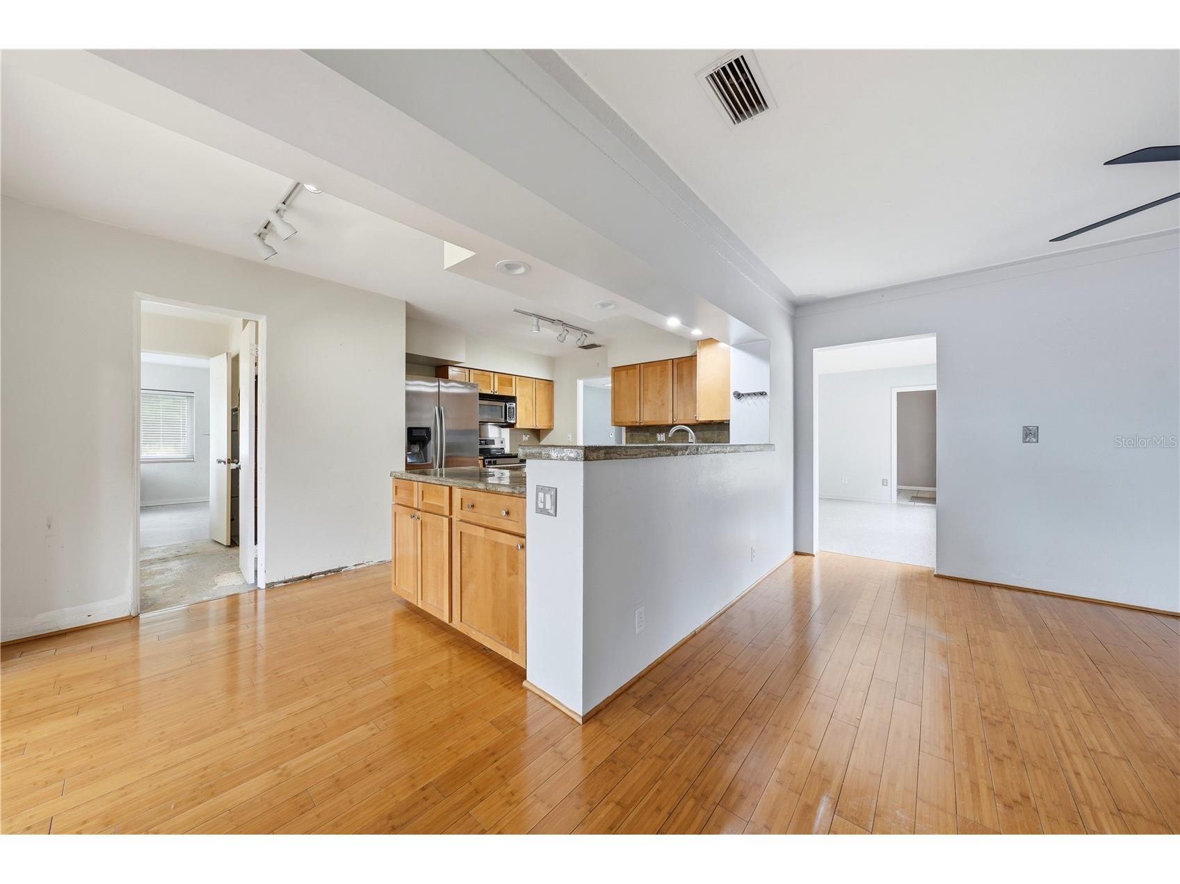 126 E Magnolia Avenue Howey In The Hills FL 34737 - LITTLE LAKE HARRIS G5110848 image15