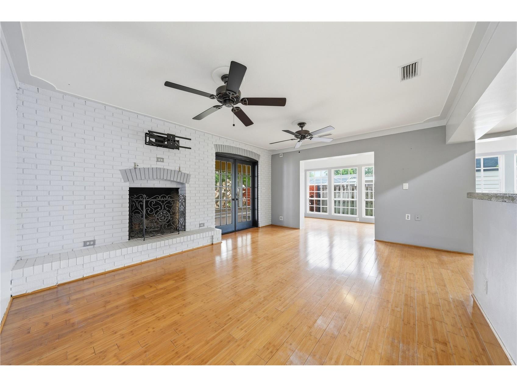 126 E Magnolia Avenue Howey In The Hills FL 34737 - LITTLE LAKE HARRIS G5110848 image17