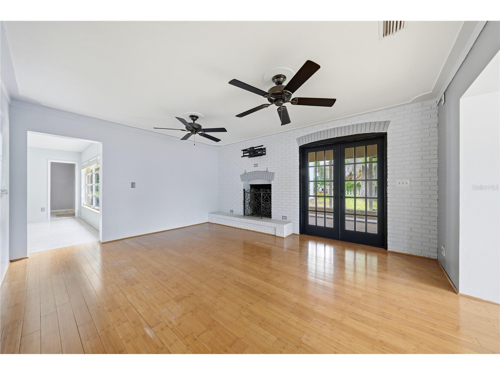 126 E Magnolia Avenue Howey In The Hills FL 34737 - LITTLE LAKE HARRIS G5110848 image18