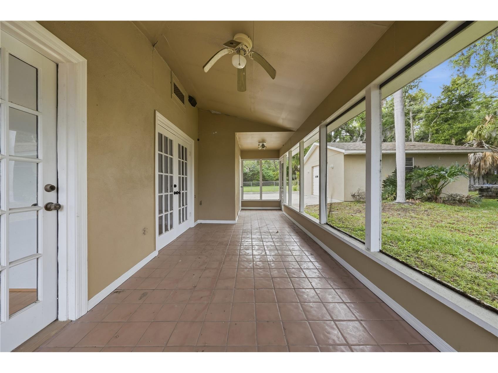 126 E Magnolia Avenue Howey In The Hills FL 34737 - LITTLE LAKE HARRIS G5110848 image19
