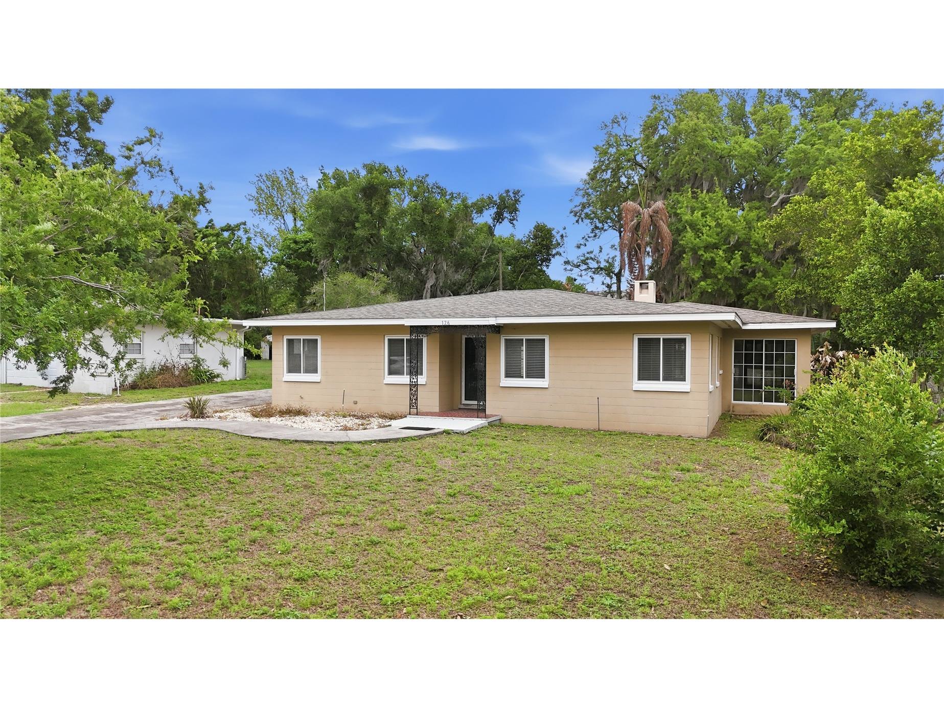 126 E Magnolia Avenue Howey In The Hills FL 34737 - LITTLE LAKE HARRIS G5110848 image3