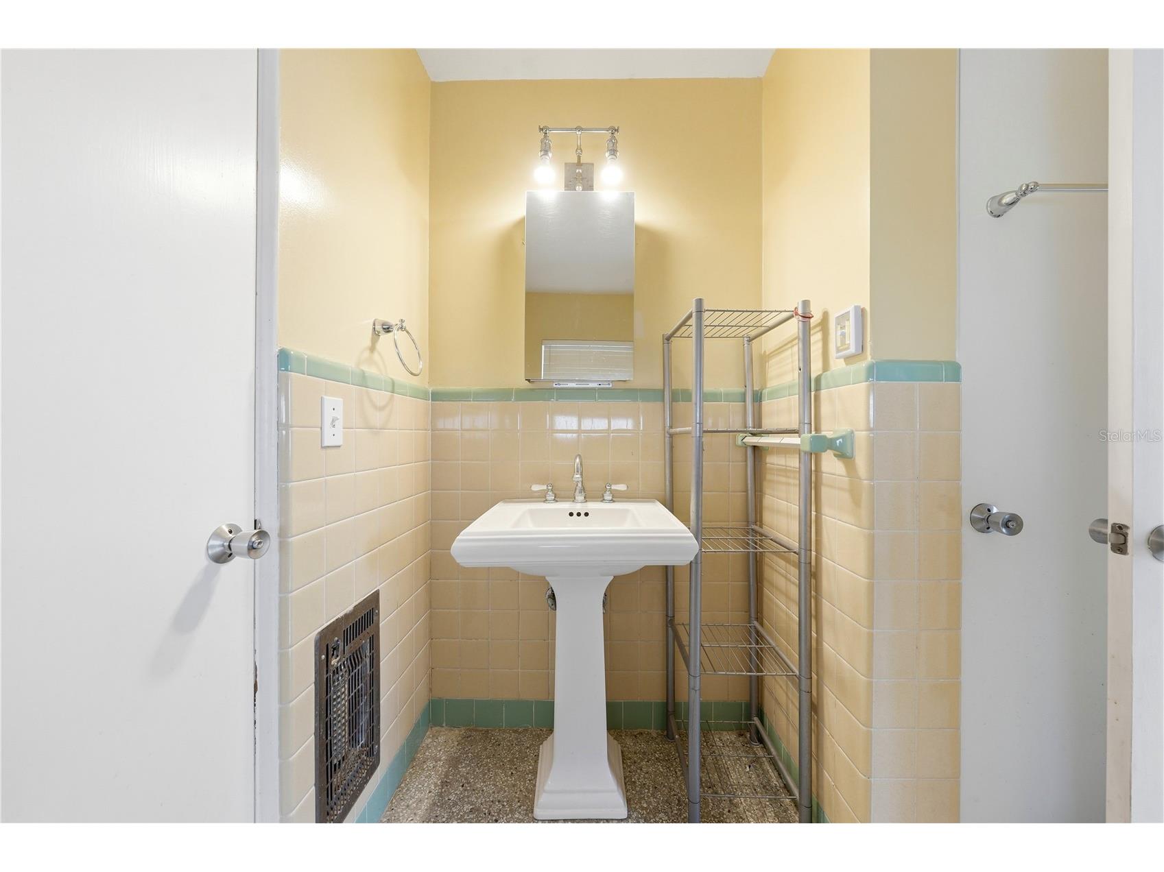 126 E Magnolia Avenue Howey In The Hills FL 34737 - LITTLE LAKE HARRIS G5110848 image33