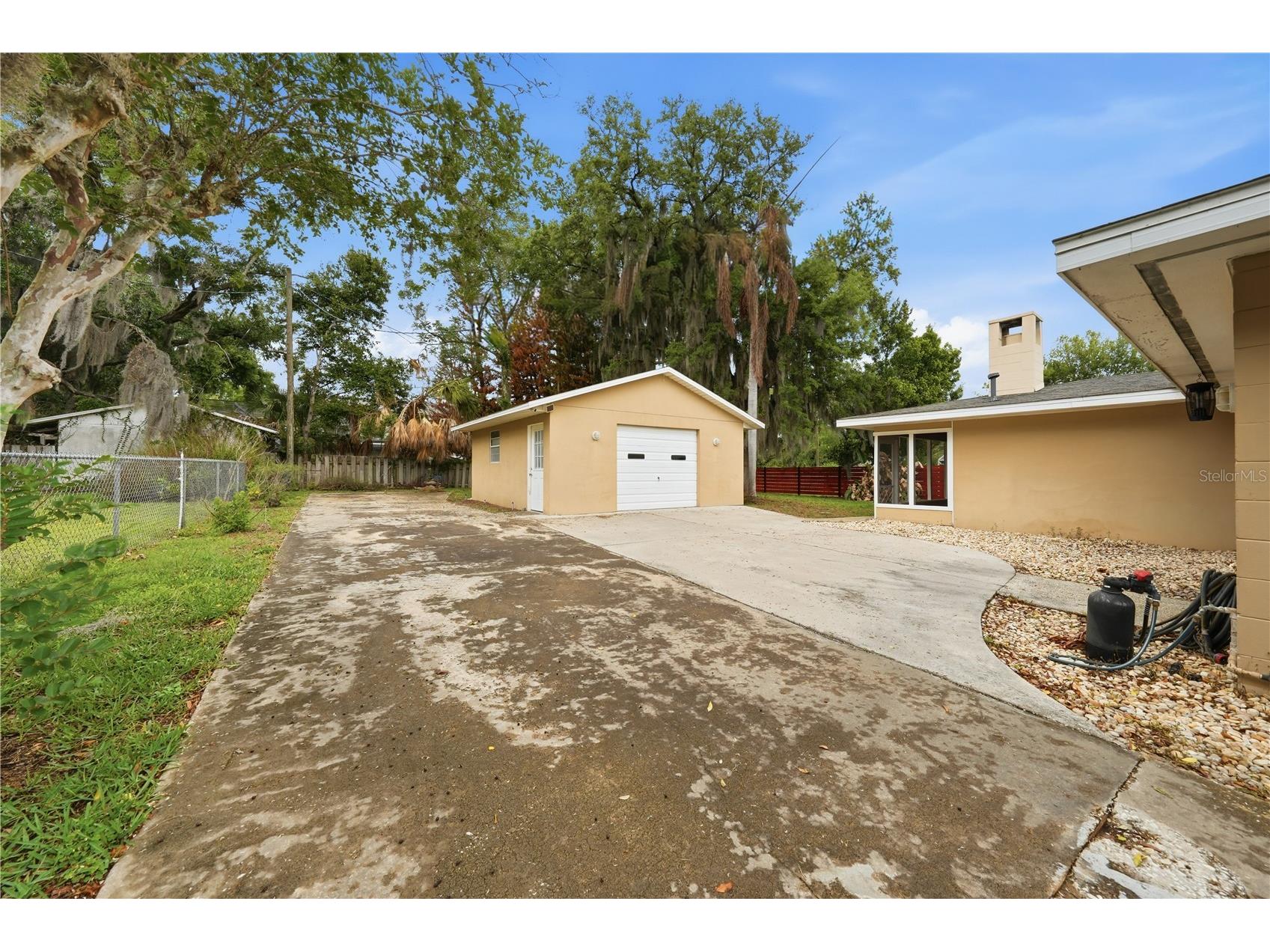 126 E Magnolia Avenue Howey In The Hills FL 34737 - LITTLE LAKE HARRIS G5110848 image35
