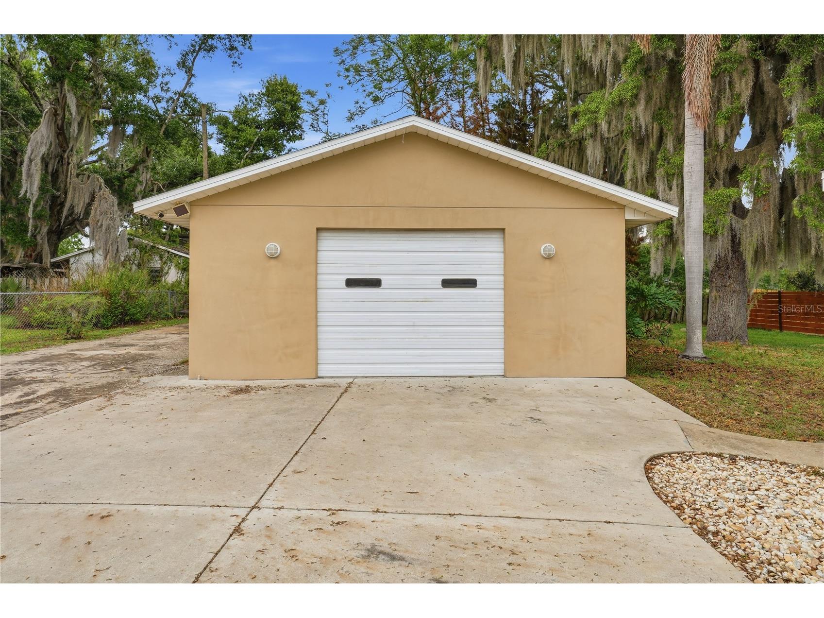 126 E Magnolia Avenue Howey In The Hills FL 34737 - LITTLE LAKE HARRIS G5110848 image37