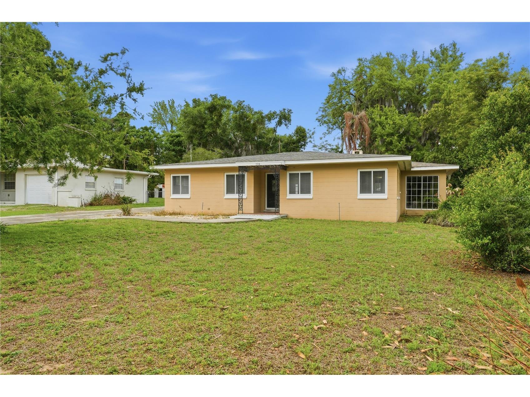 126 E Magnolia Avenue Howey In The Hills FL 34737 - LITTLE LAKE HARRIS G5110848 image4