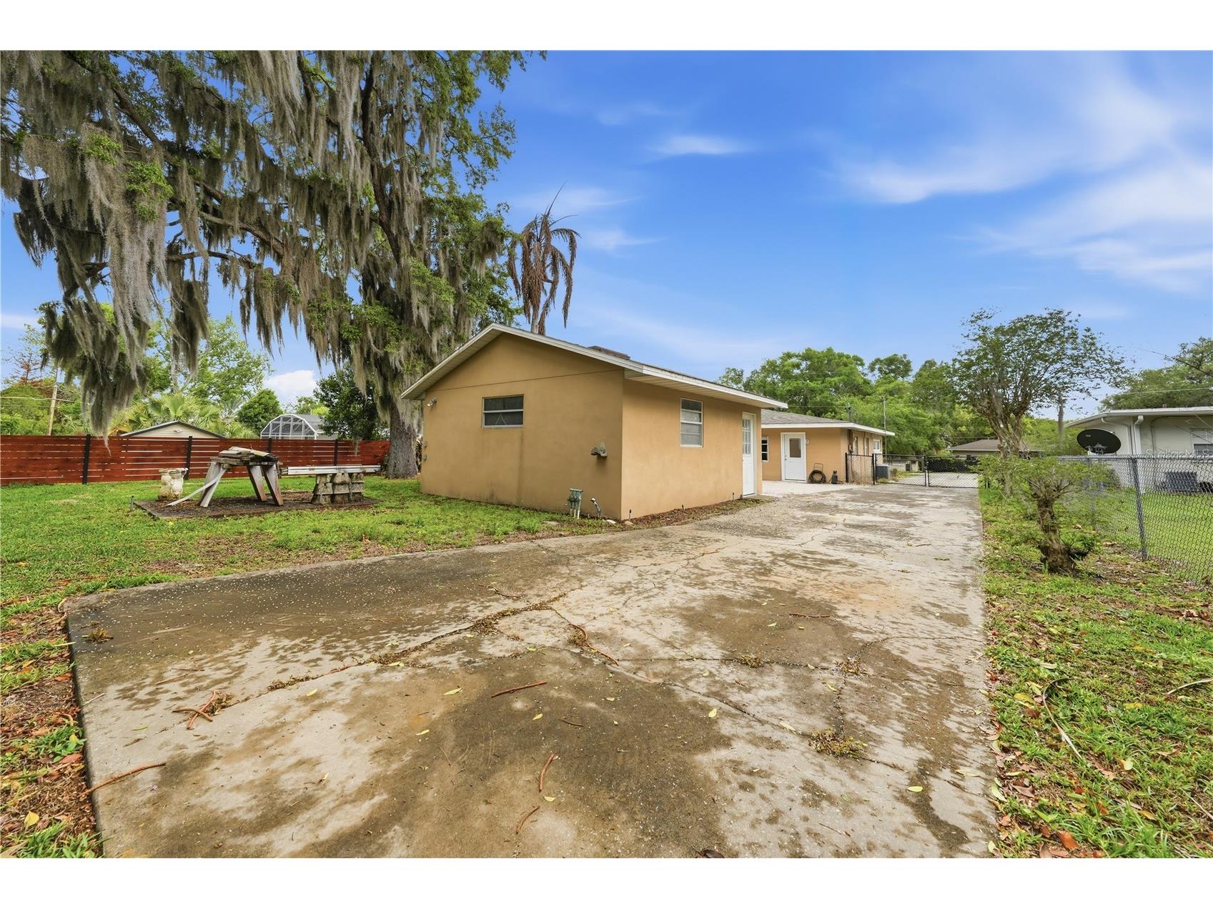 126 E Magnolia Avenue Howey In The Hills FL 34737 - LITTLE LAKE HARRIS G5110848 image40