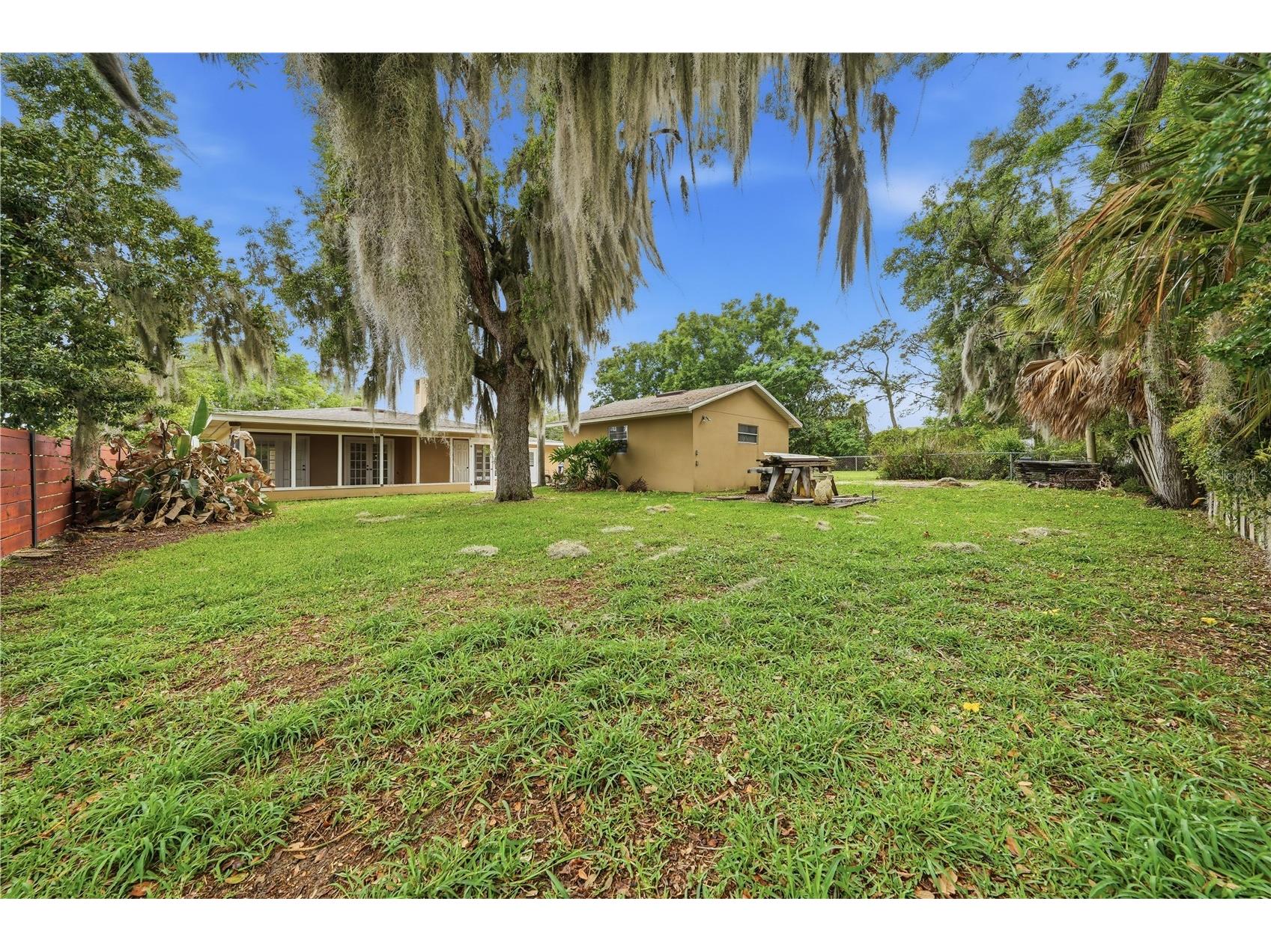126 E Magnolia Avenue Howey In The Hills FL 34737 - LITTLE LAKE HARRIS G5110848 image41