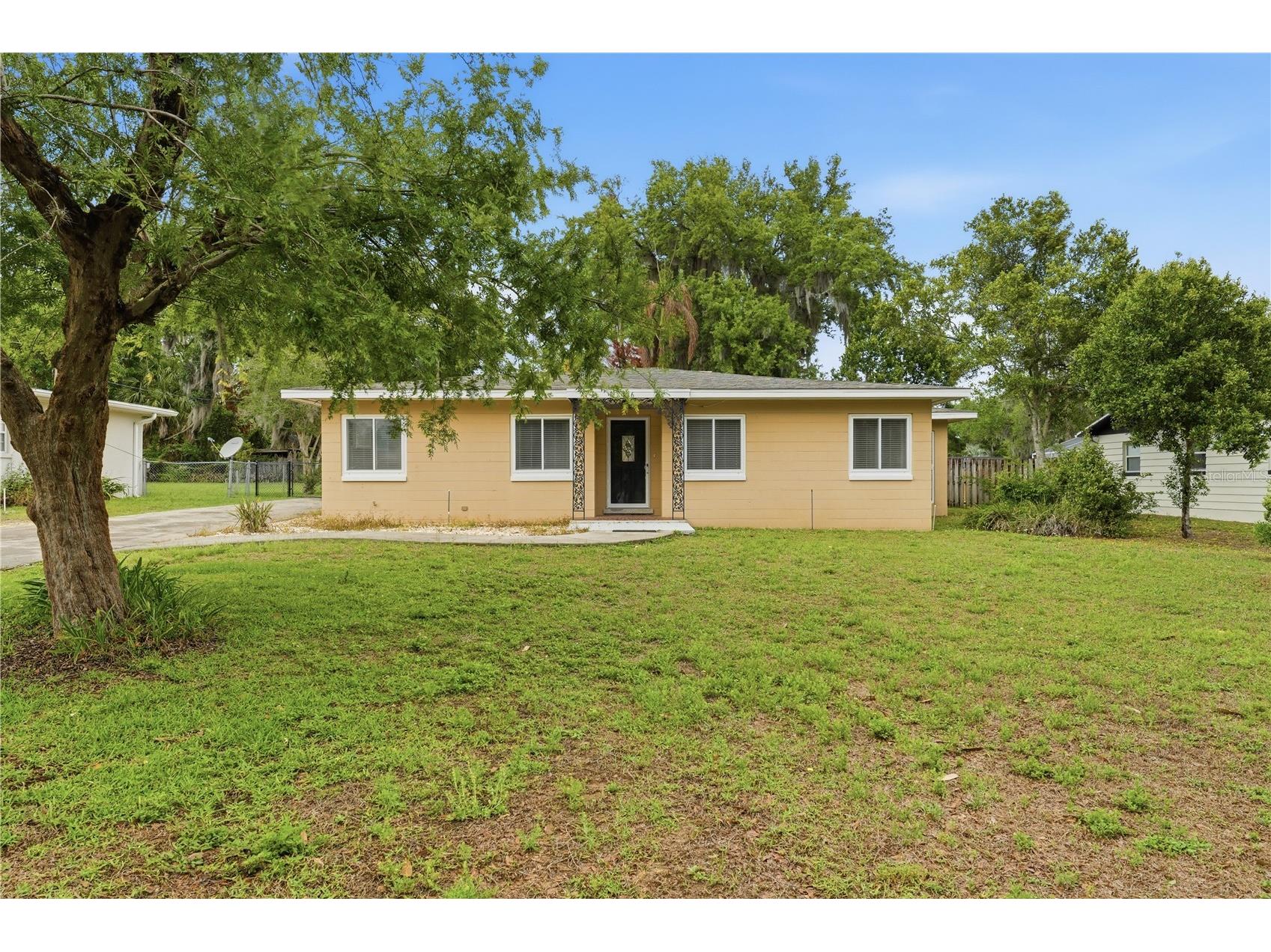 126 E Magnolia Avenue Howey In The Hills FL 34737 - LITTLE LAKE HARRIS G5110848 image5