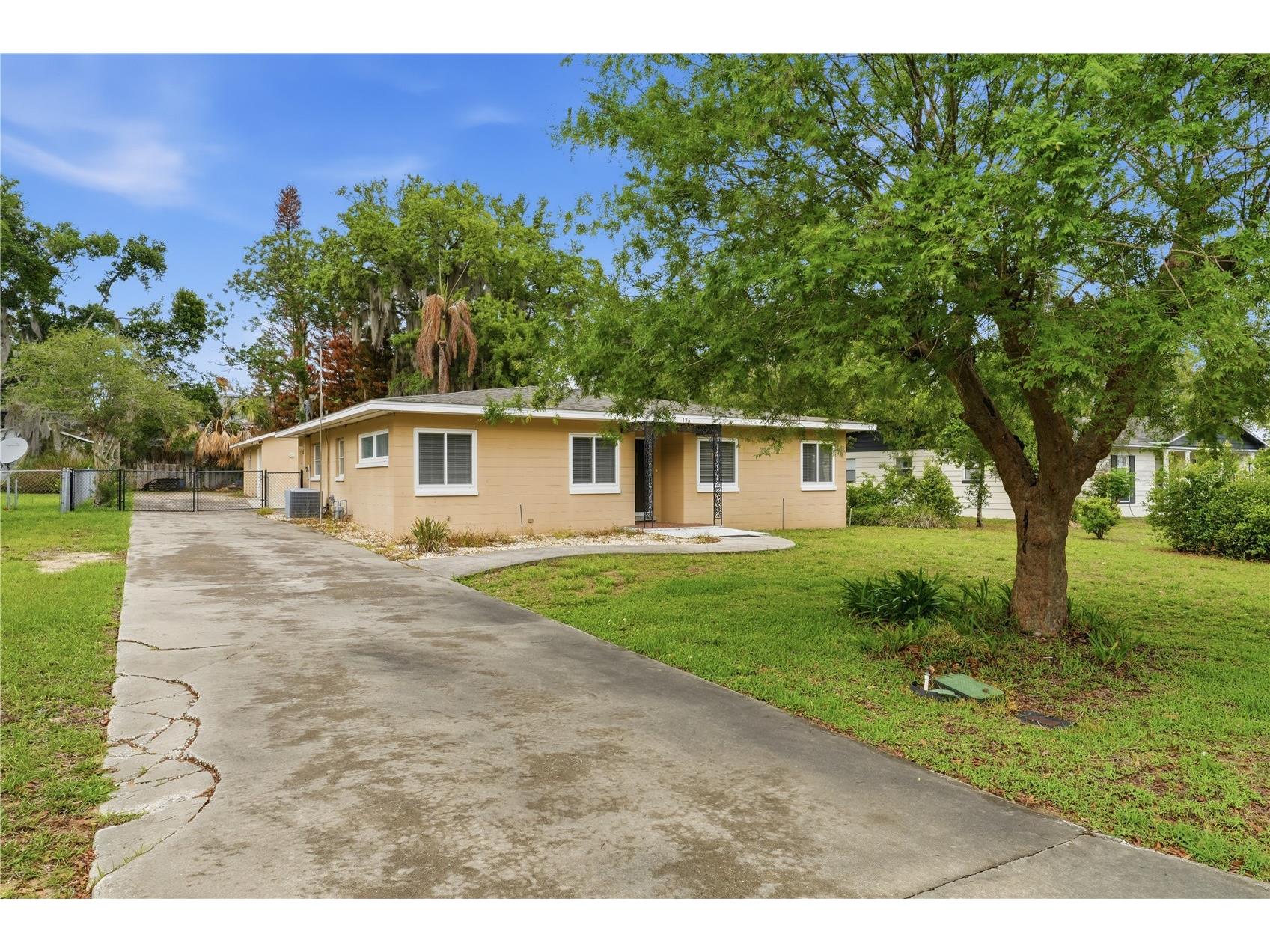 126 E Magnolia Avenue Howey In The Hills FL 34737 - LITTLE LAKE HARRIS G5110848 image6