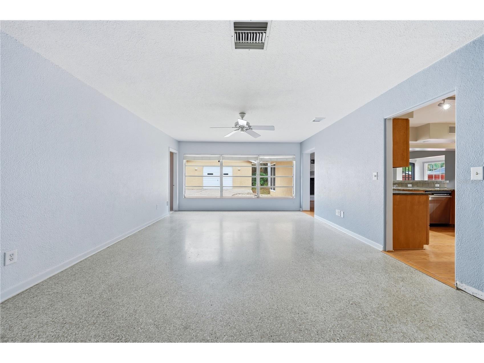 126 E Magnolia Avenue Howey In The Hills FL 34737 - LITTLE LAKE HARRIS G5110848 image9
