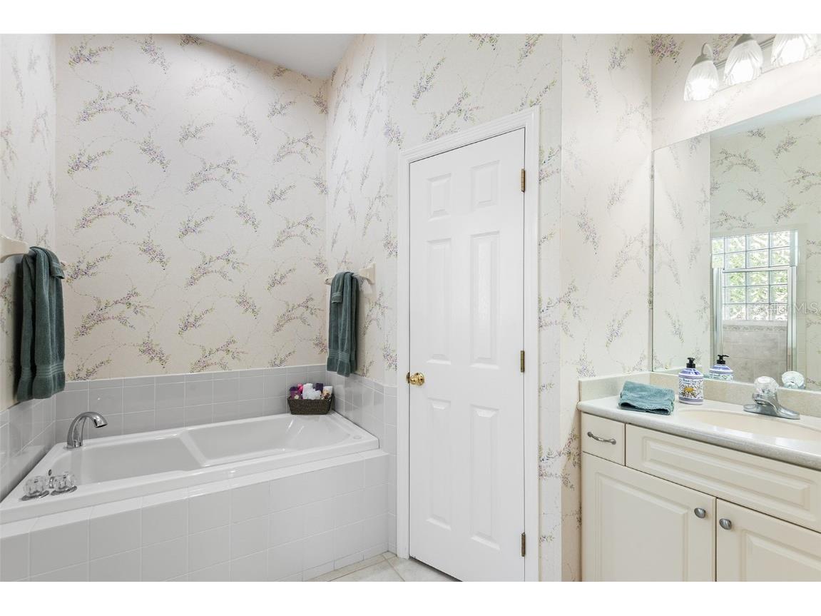 126 Lake Region Circle Winter Haven FL 33881 P4936583 image36