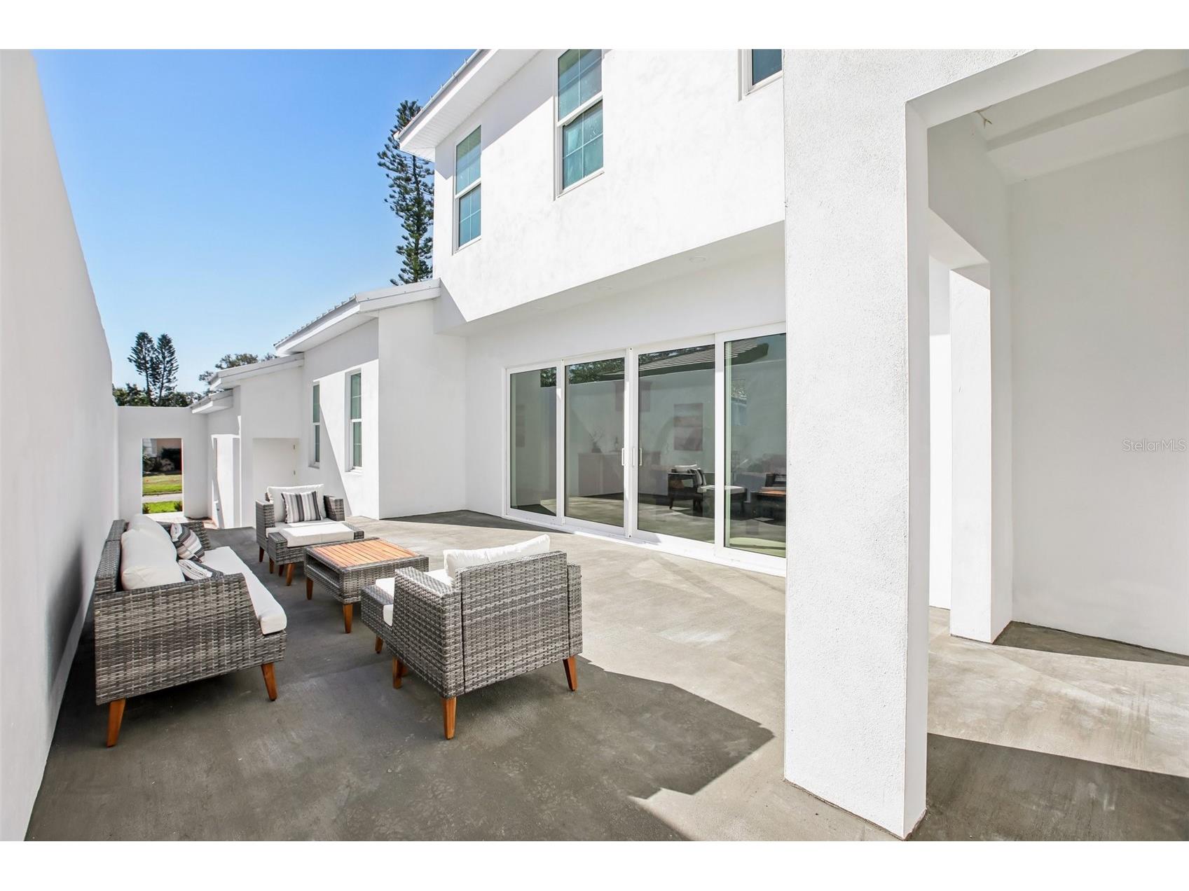 126 Ricardo Way NE Saint Petersburg FL 33704 TB8472653 image2