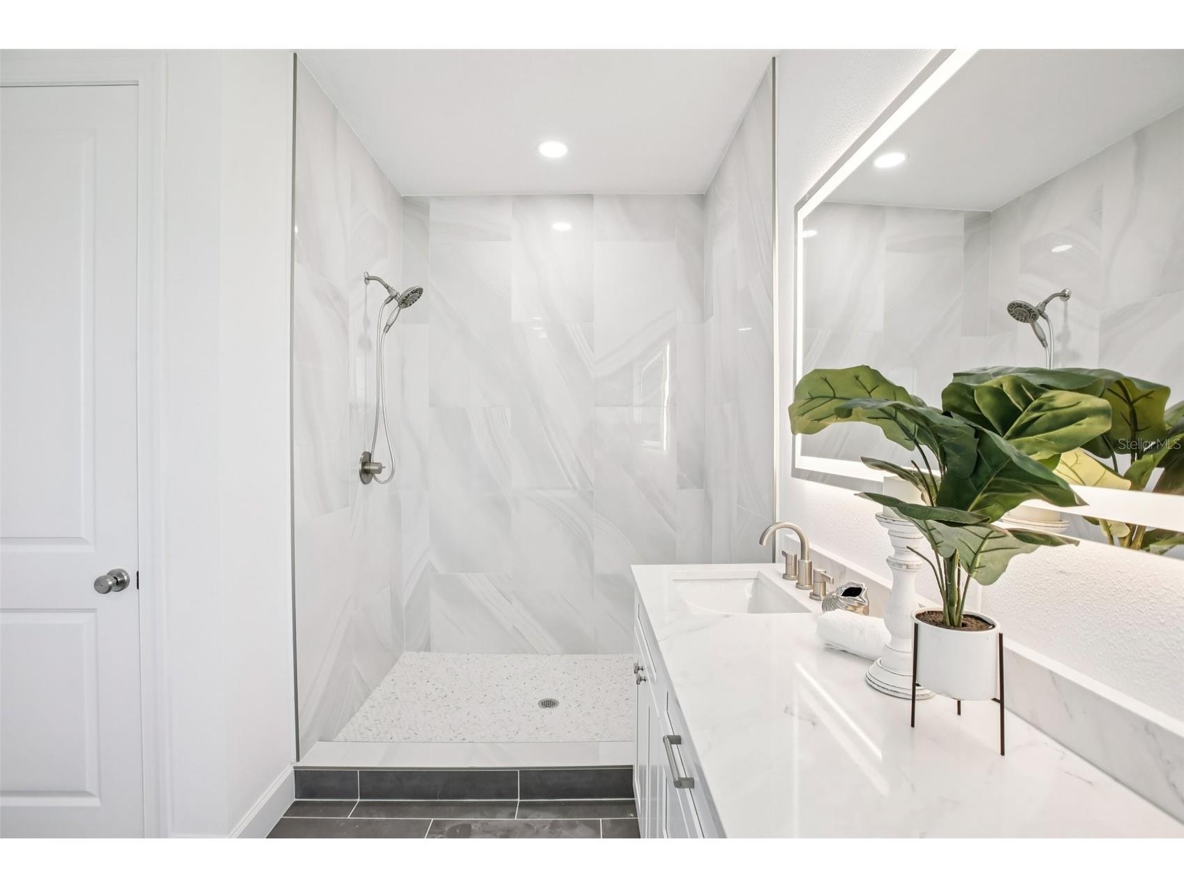 126 Ricardo Way NE Saint Petersburg FL 33704 TB8472653 image35