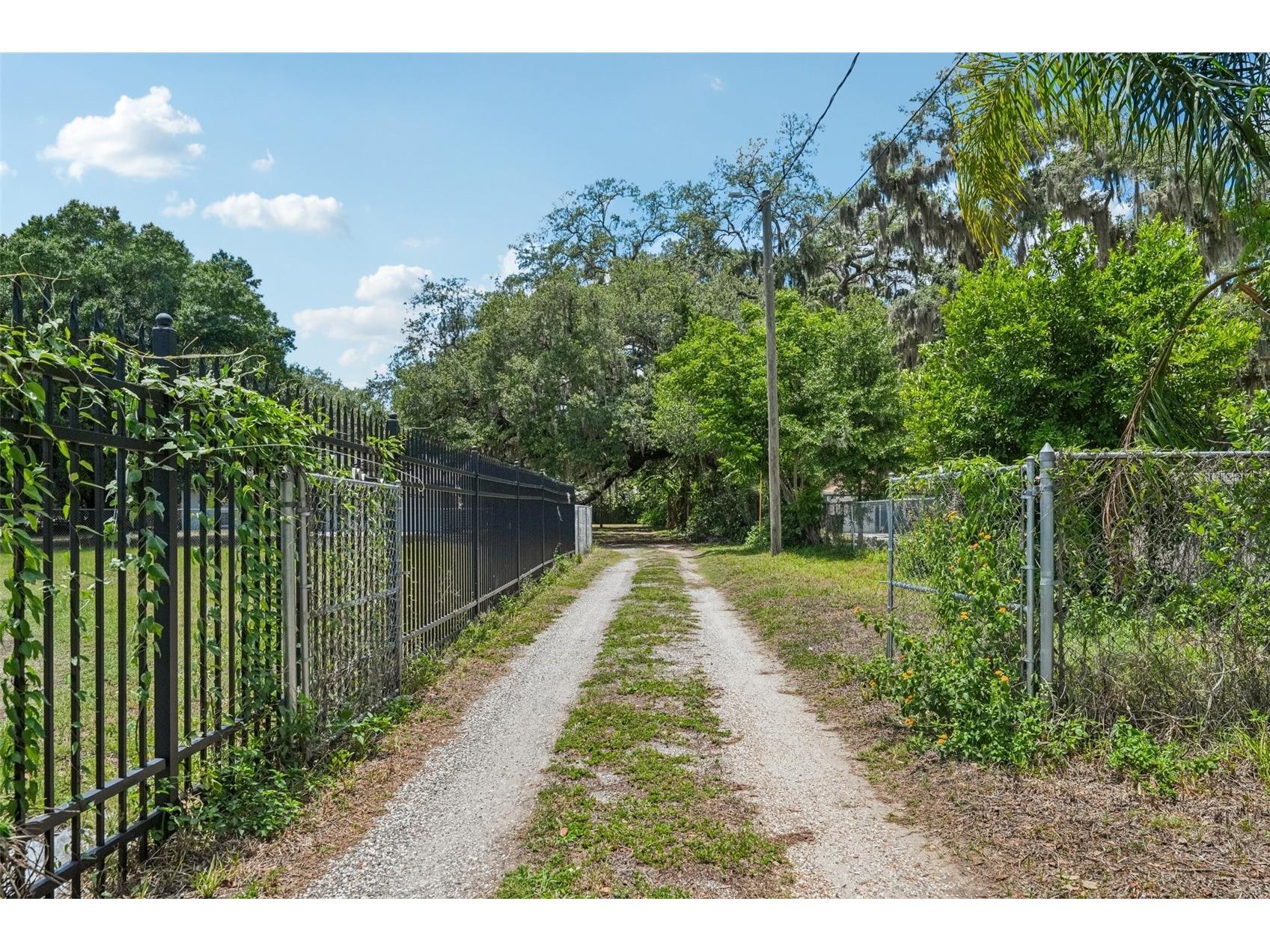 126 S Saint Cloud Avenue Valrico FL 33594 TB8512173 image32