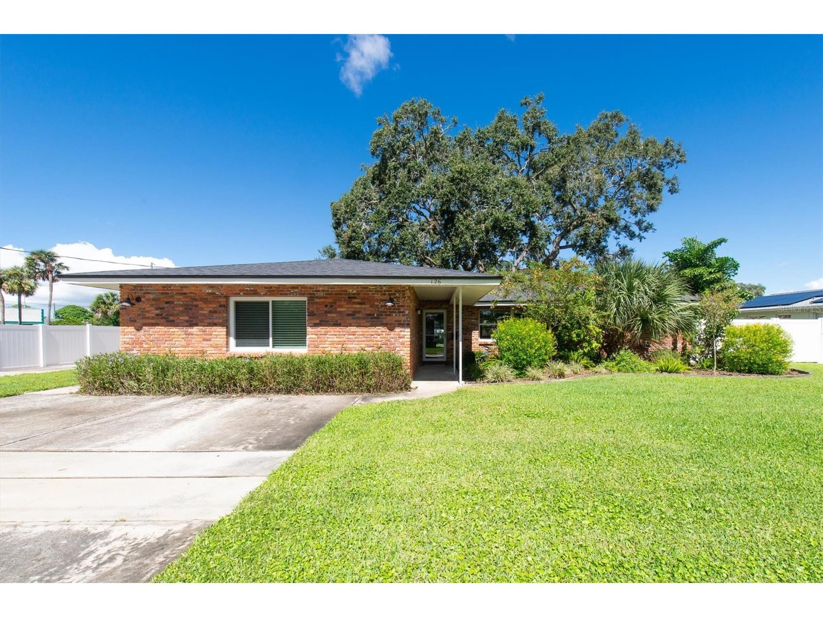 126 SE Madison Circle N Saint Petersburg FL 33703 TB8432103 image1