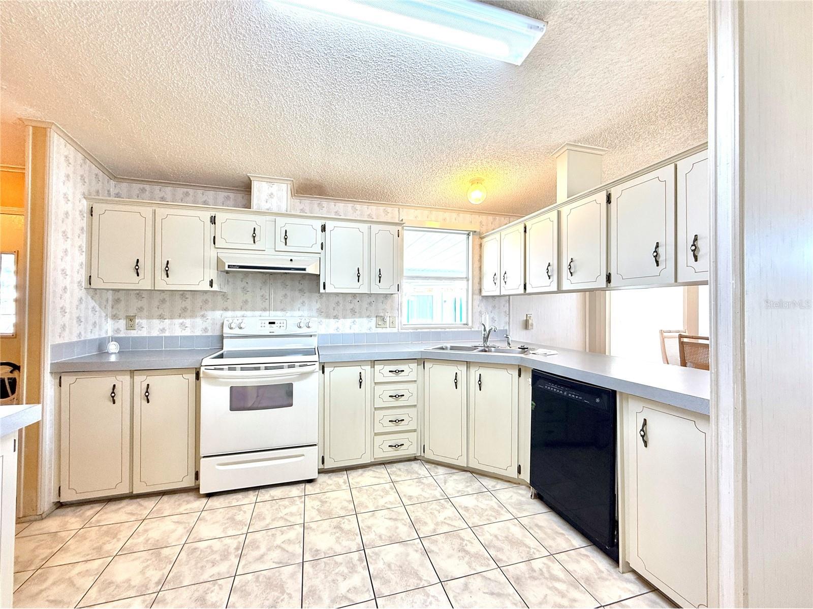 126 W Saint Johns Way Apollo Beach FL 33572 TB8437222 image9