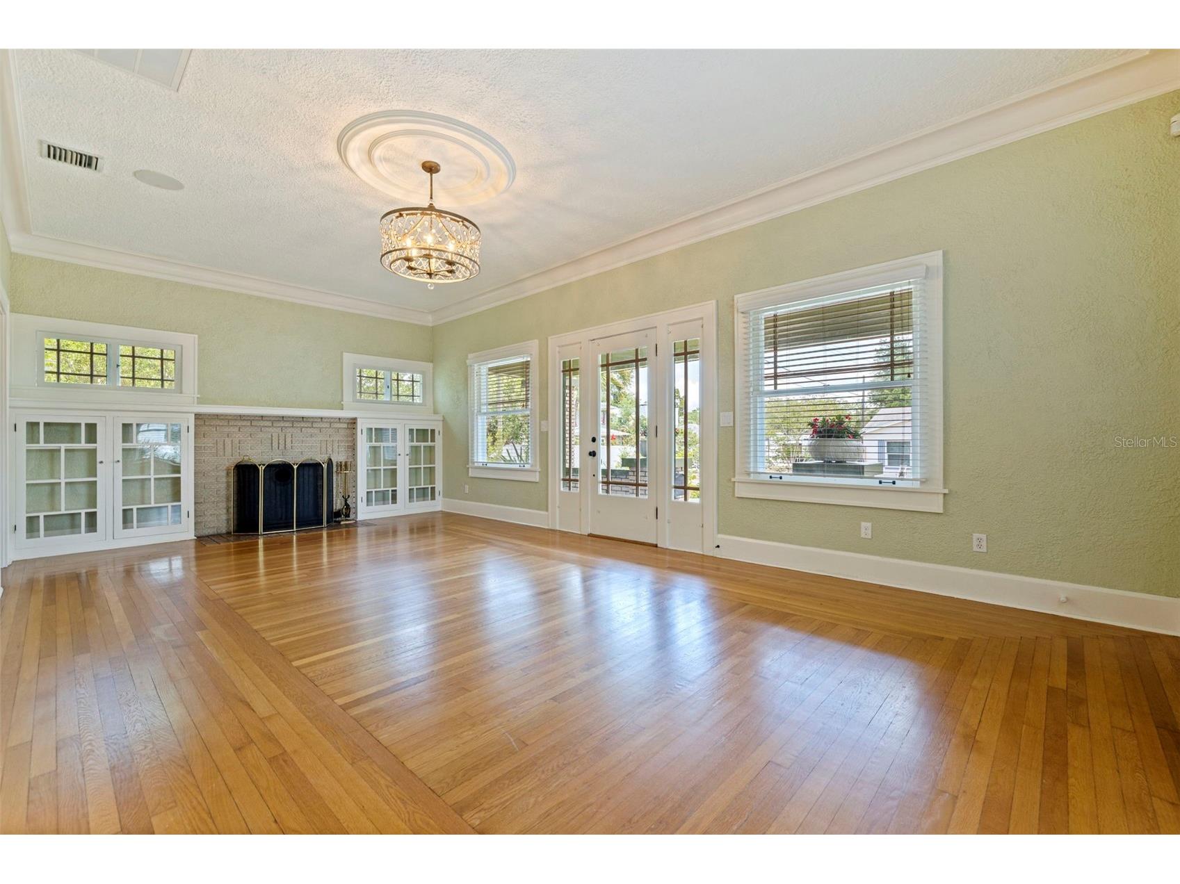 1260 10th Street N Saint Petersburg FL 33705 TB8502536 image11