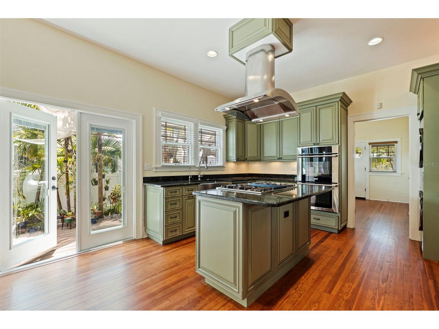 1260 10th Street N Saint Petersburg FL 33705 TB8502536 image16