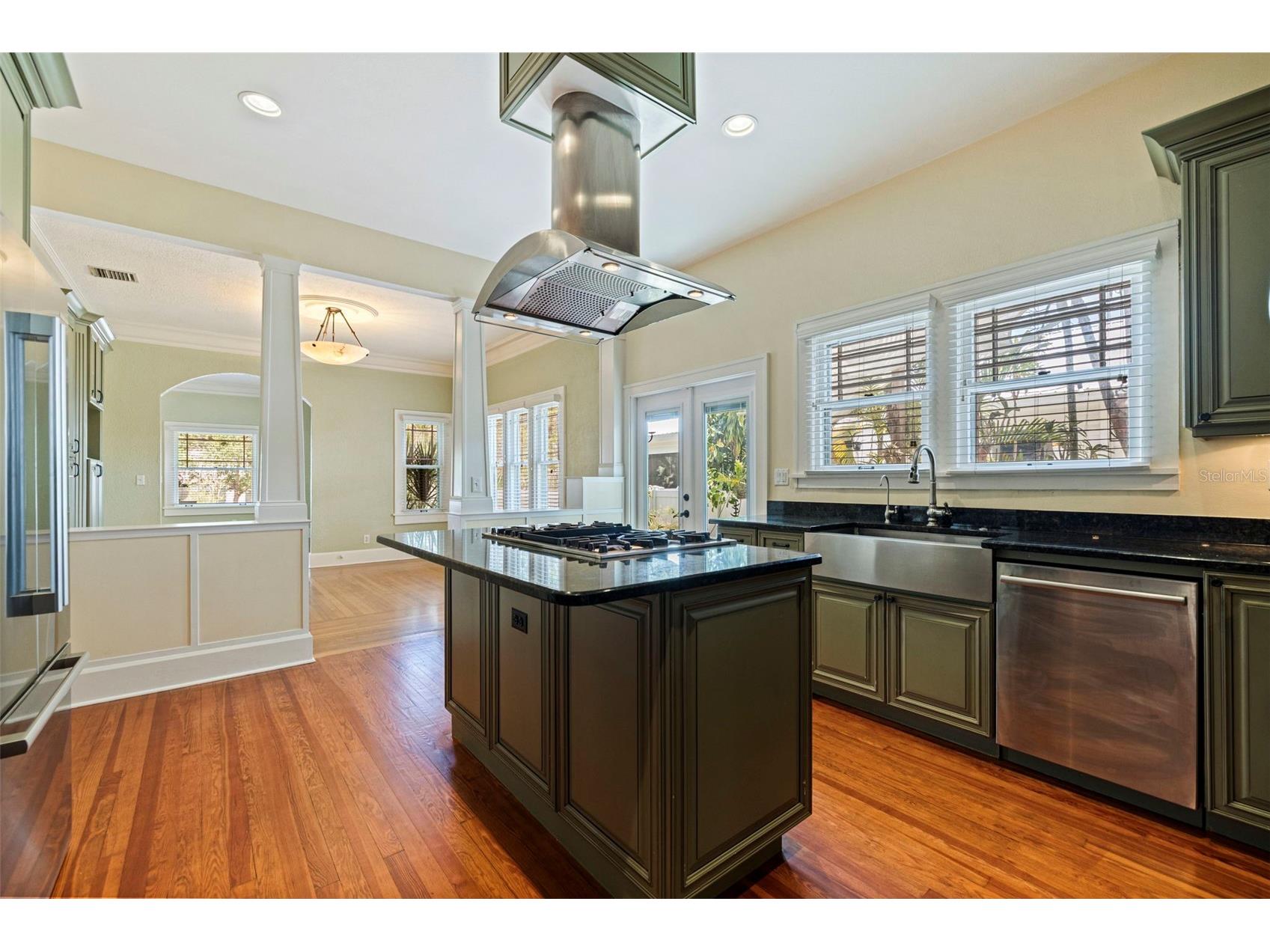 1260 10th Street N Saint Petersburg FL 33705 TB8502536 image17