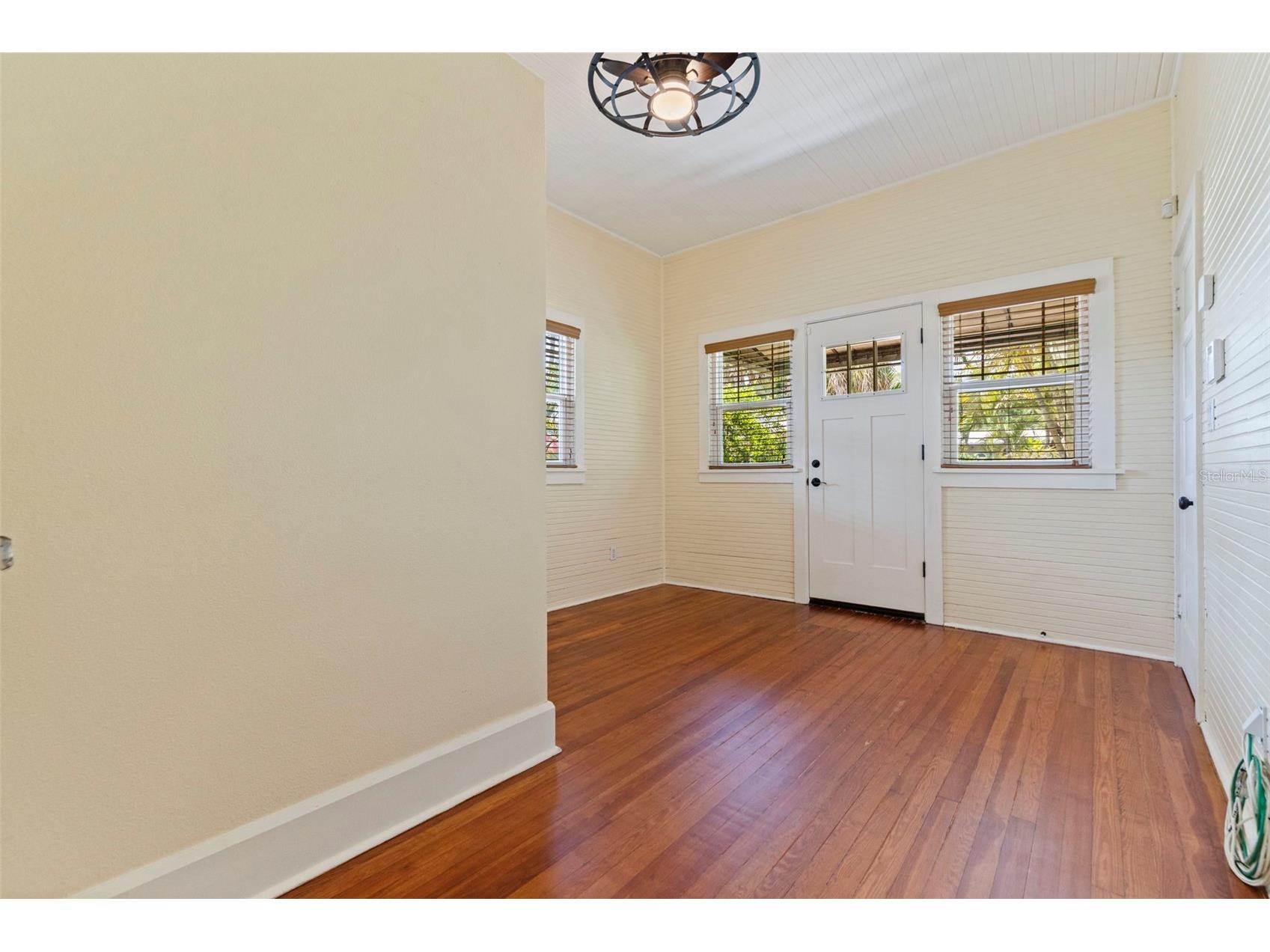 1260 10th Street N Saint Petersburg FL 33705 TB8502536 image21