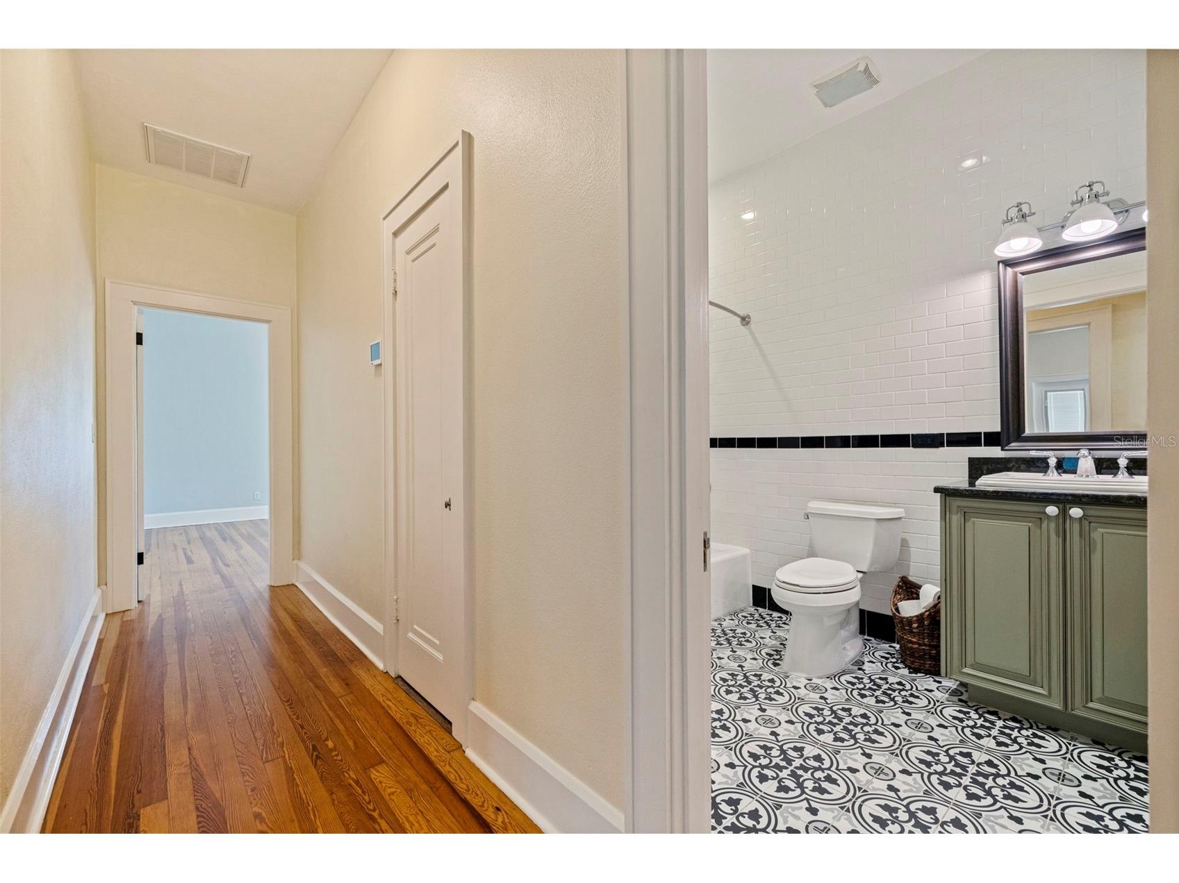 1260 10th Street N Saint Petersburg FL 33705 TB8502536 image24