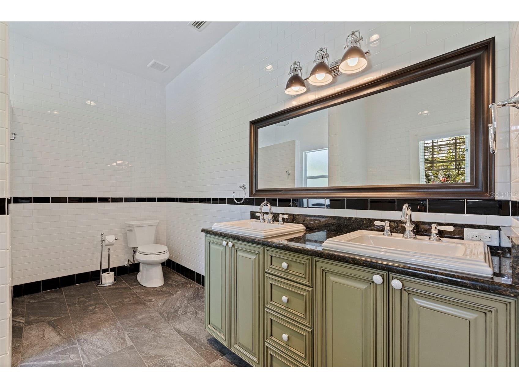 1260 10th Street N Saint Petersburg FL 33705 TB8502536 image28