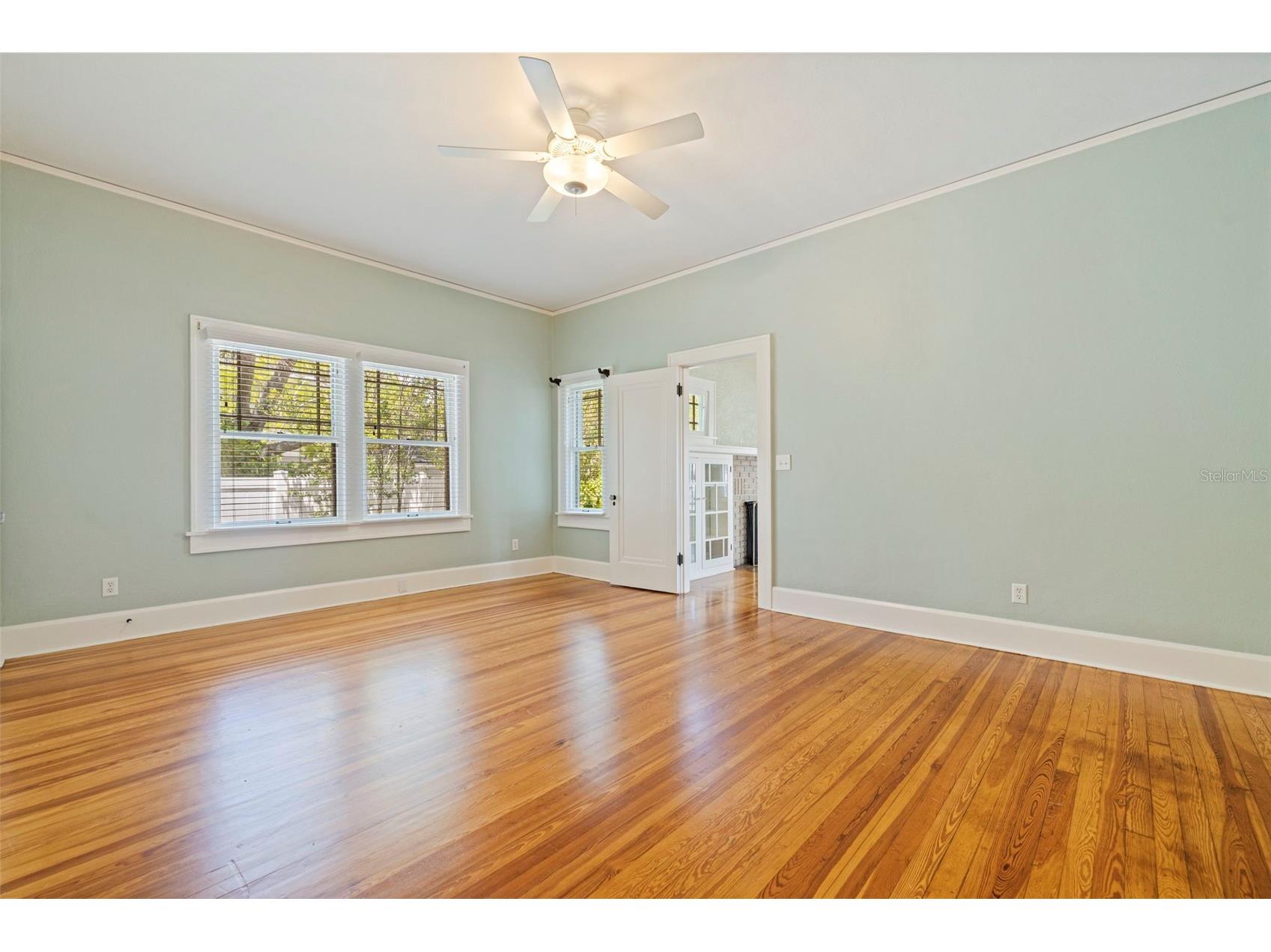 1260 10th Street N Saint Petersburg FL 33705 TB8502536 image32