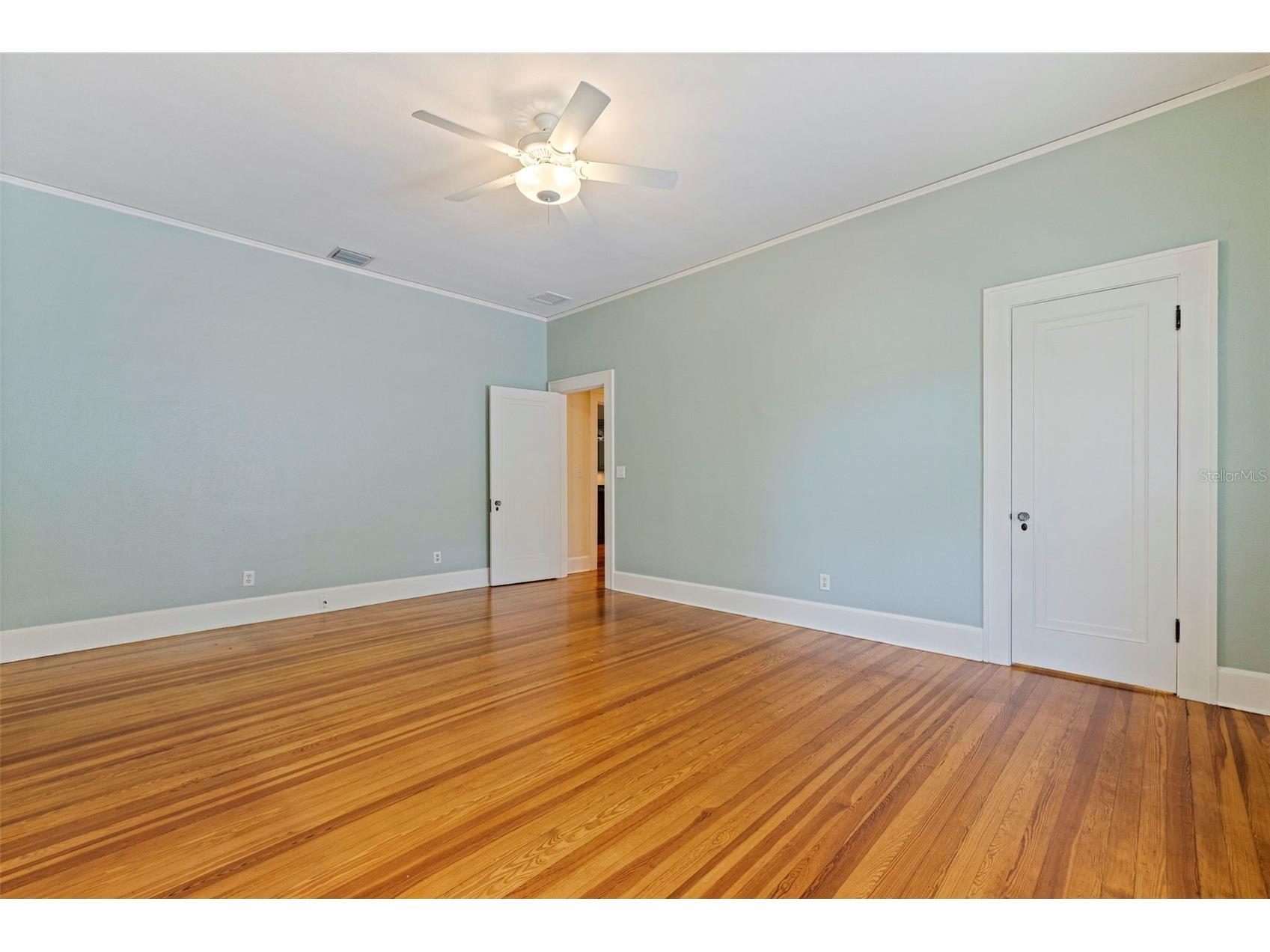1260 10th Street N Saint Petersburg FL 33705 TB8502536 image33
